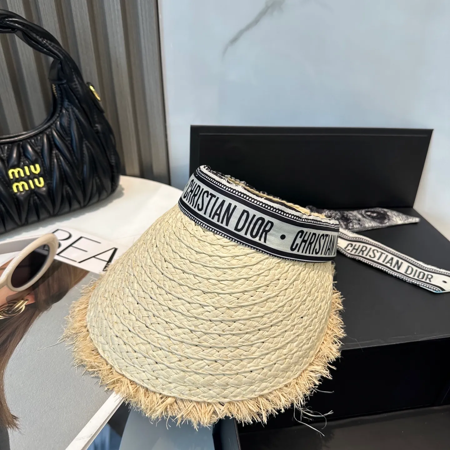 P66 Dior empty top hat, advanced customization, celebrity style, attention to detail, sun protection and UV protection in summer, a must-have for travel, versatile and good-looking