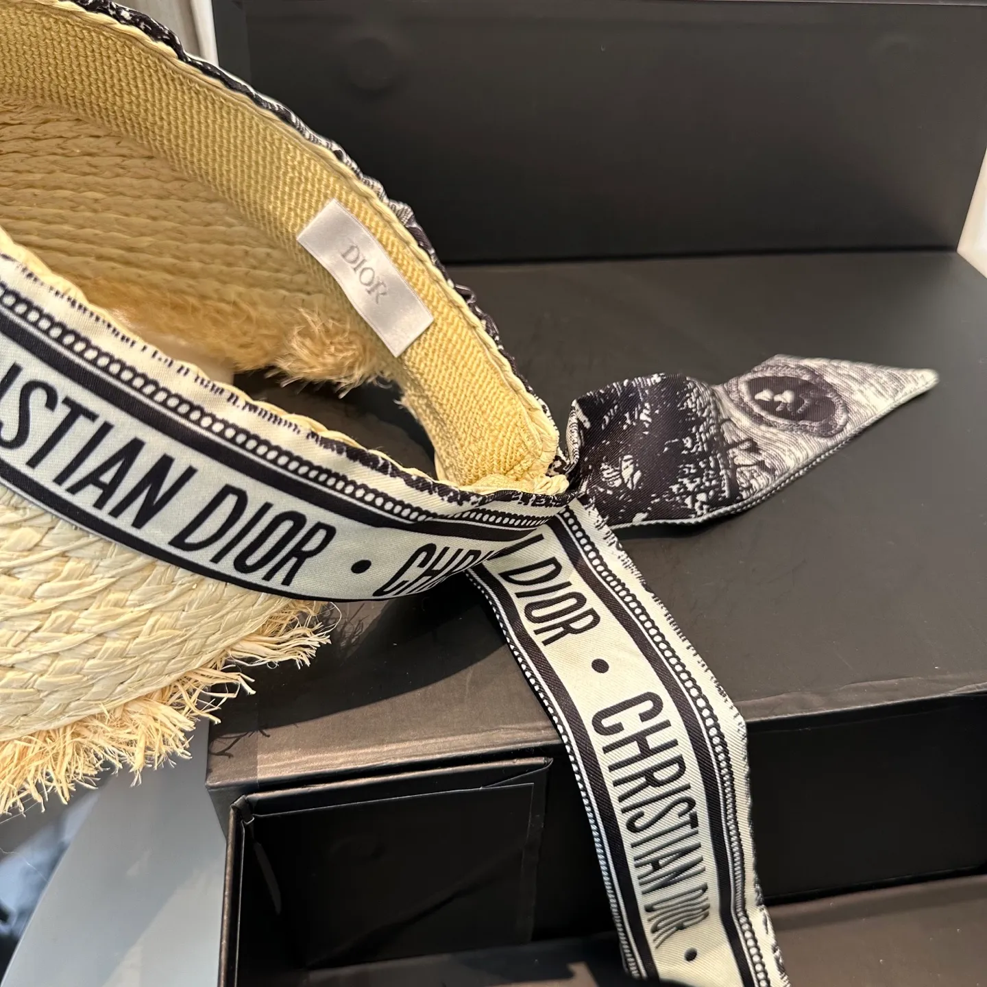 P66 Dior empty top hat, advanced customization, celebrity style, attention to detail, sun protection and UV protection in summer, a must-have for travel, versatile and good-looking