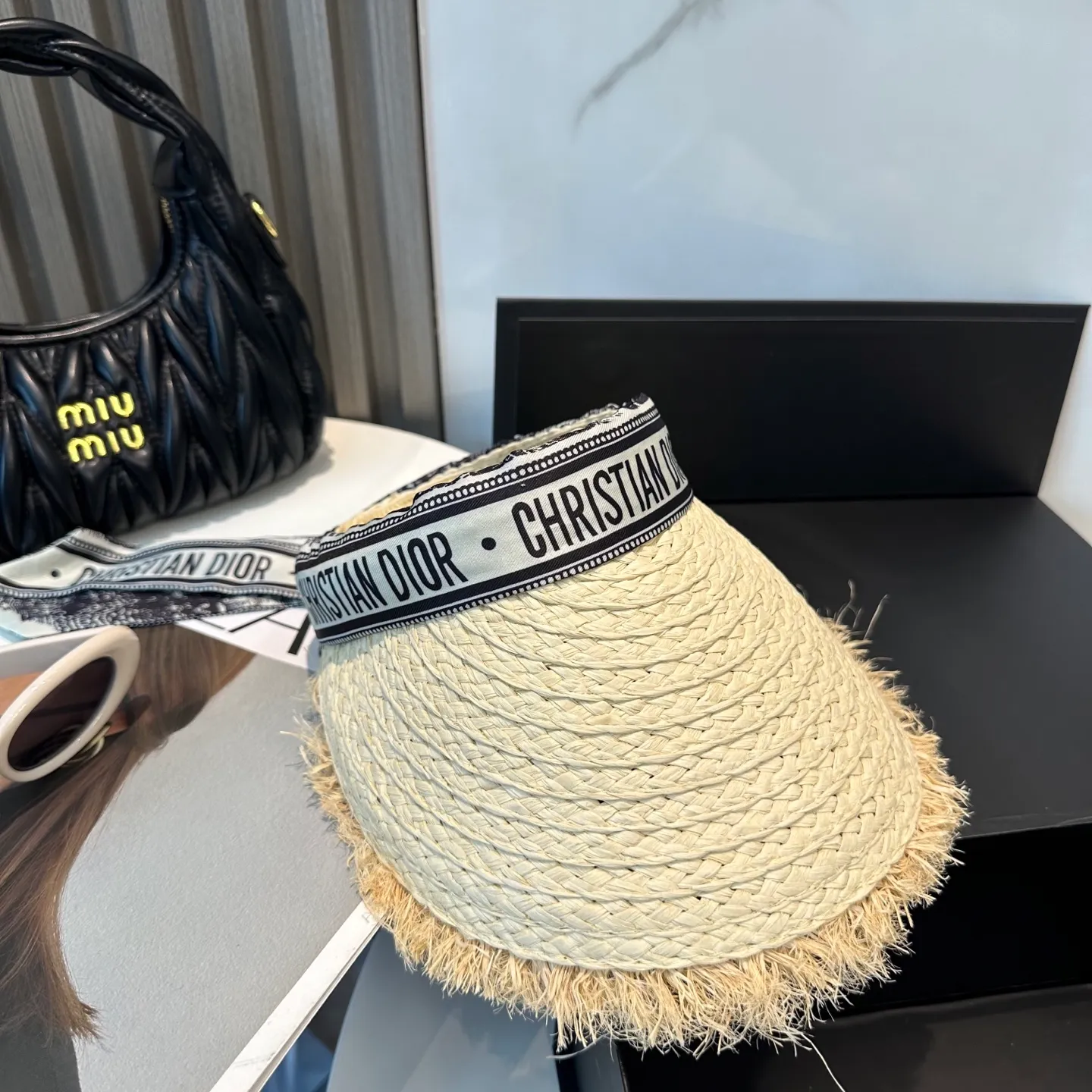 P66 Dior empty top hat, advanced customization, celebrity style, attention to detail, sun protection and UV protection in summer, a must-have for travel, versatile and good-looking
