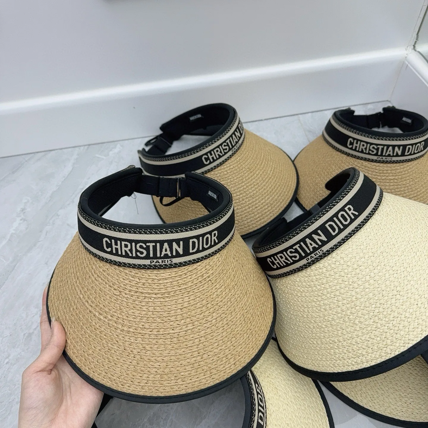 DIOR’s hot model, replenishment order and return‼ ️ Empty top hat for whoever sells, returns the order. Classic version of the order. Don’t pick anyone‼ ️