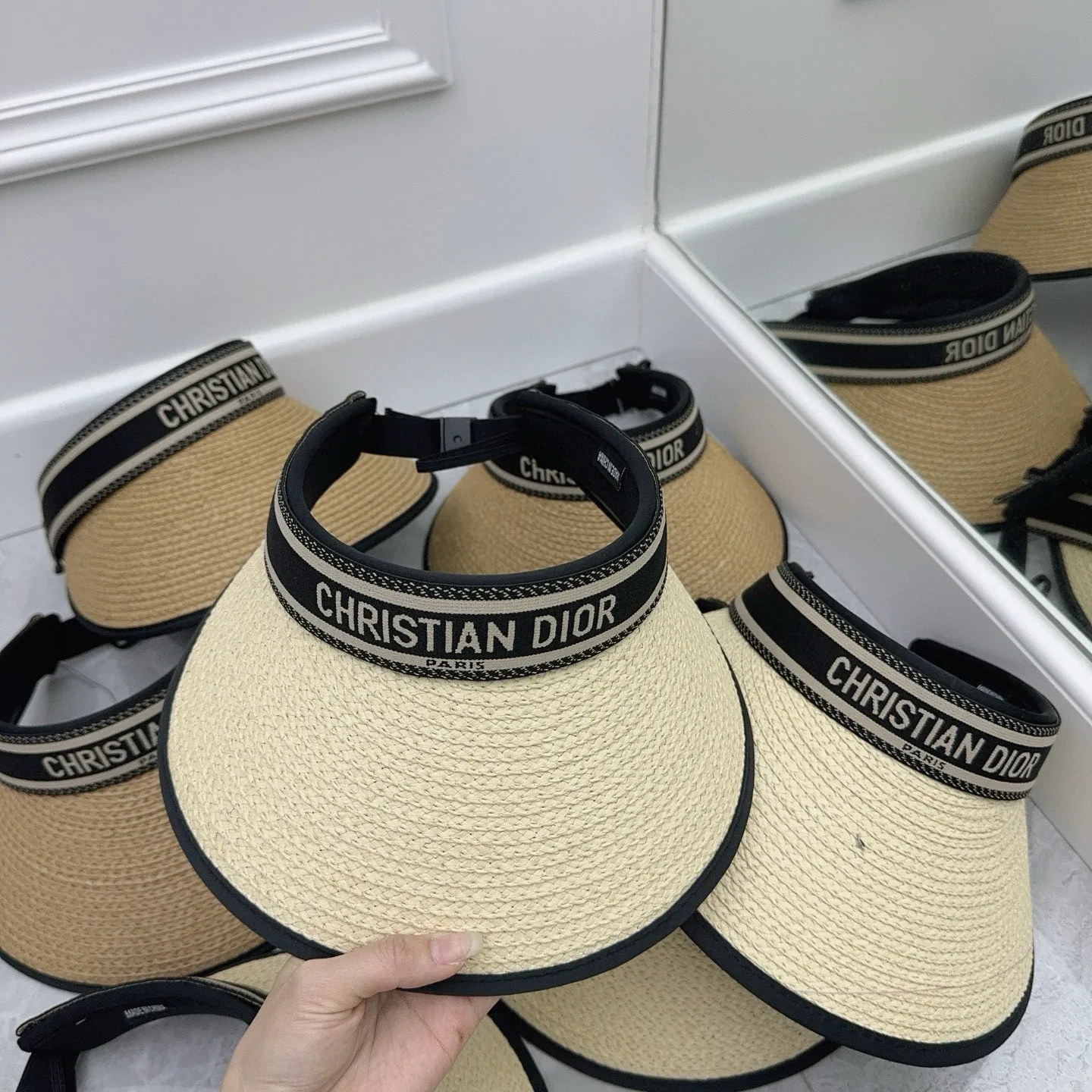 DIOR’s hot model, replenishment order and return‼ ️ Empty top hat for whoever sells, returns the order. Classic version of the order. Don’t pick anyone‼ ️