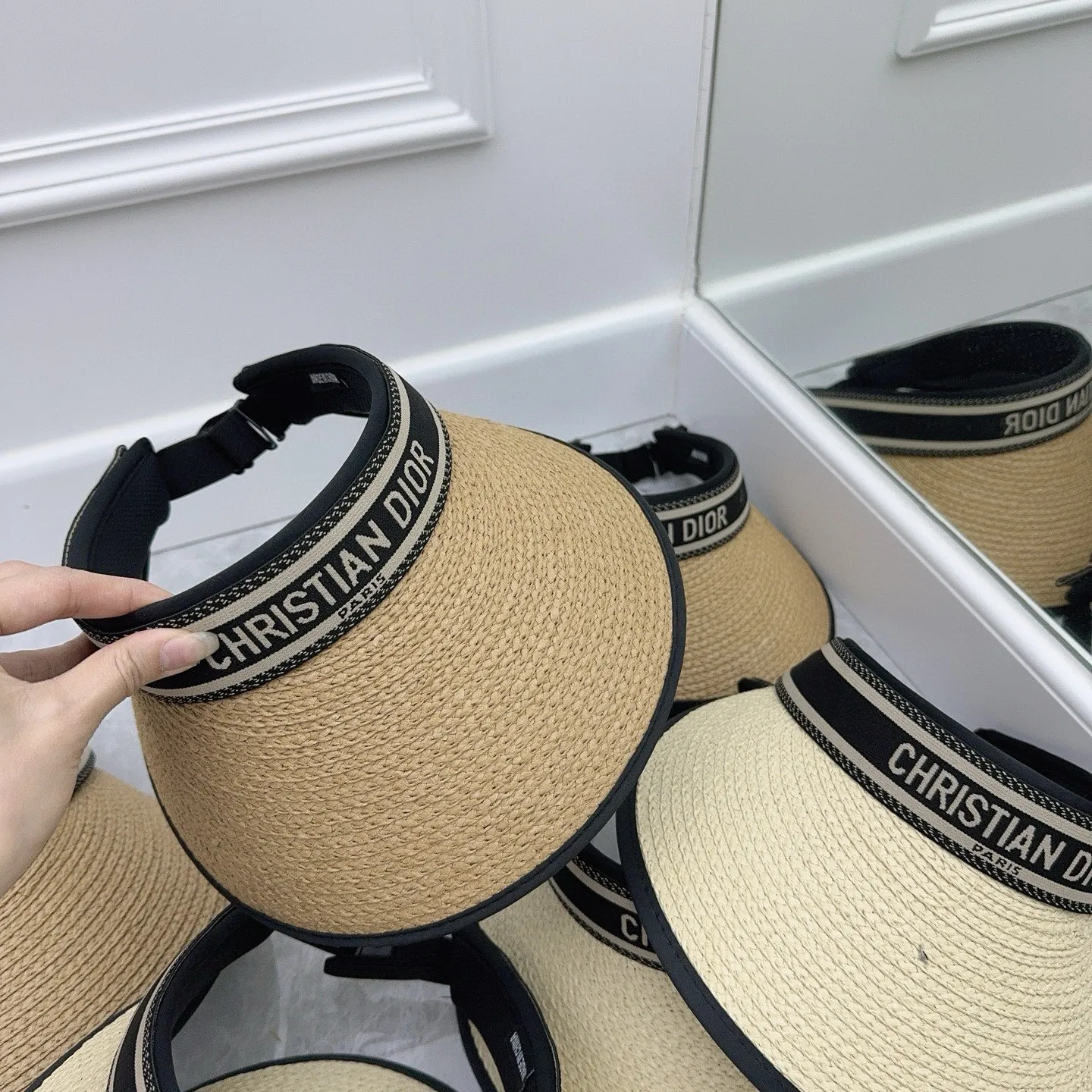DIOR’s hot model, replenishment order and return‼ ️ Empty top hat for whoever sells, returns the order. Classic version of the order. Don’t pick anyone‼ ️