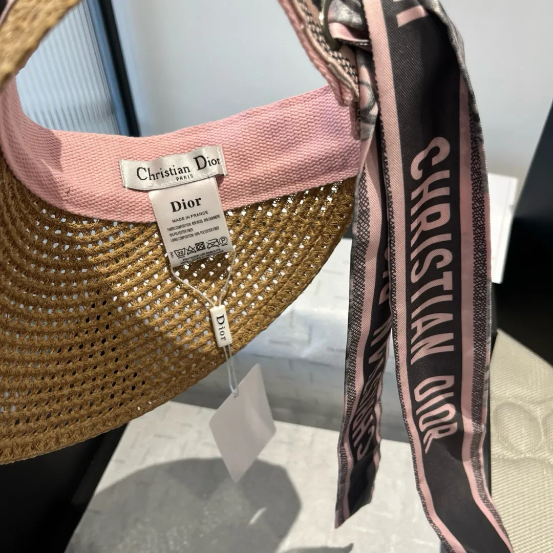 💰160¥ Original item, DIOR new summer silk scarf sun hat is a must-have for good-looking girls. I am facing the strong sun and just want to hold an umbrella for you. No one is holding an umbrella for you, so come and wear a DIOR sun hat [Yeah]