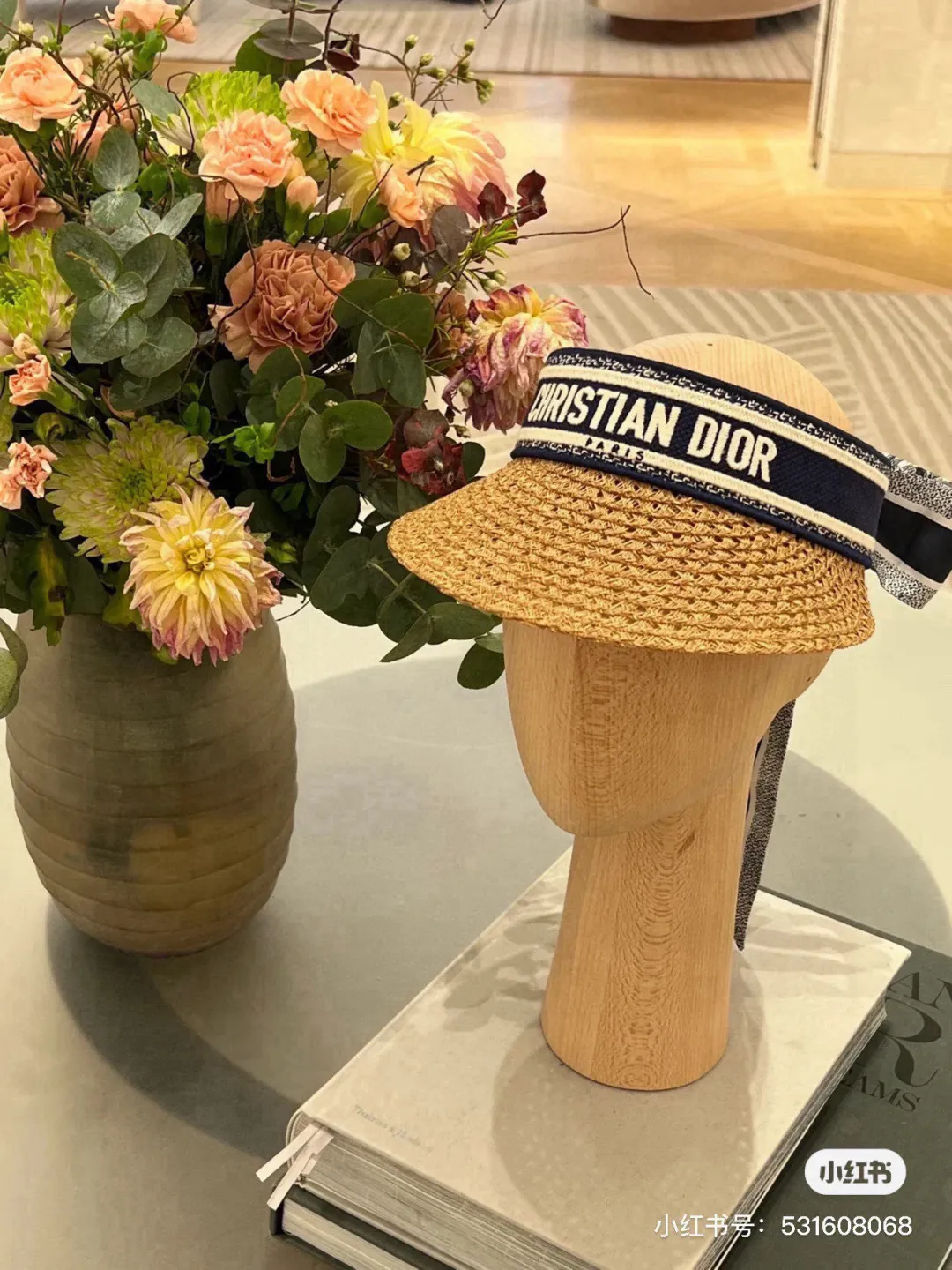 💰160¥ Original item, DIOR new summer silk scarf sun hat is a must-have for good-looking girls. I am facing the strong sun and just want to hold an umbrella for you. No one is holding an umbrella for you, so come and wear a DIOR sun hat [Yeah]