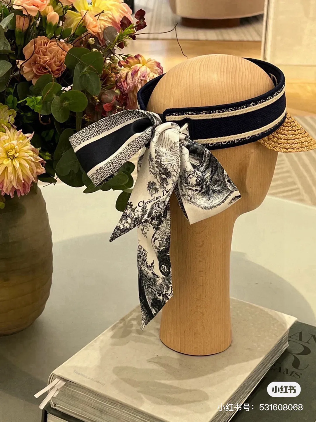 💰160¥ Original item, DIOR new summer silk scarf sun hat is a must-have for good-looking girls. I am facing the strong sun and just want to hold an umbrella for you. No one is holding an umbrella for you, so come and wear a DIOR sun hat [Yeah]