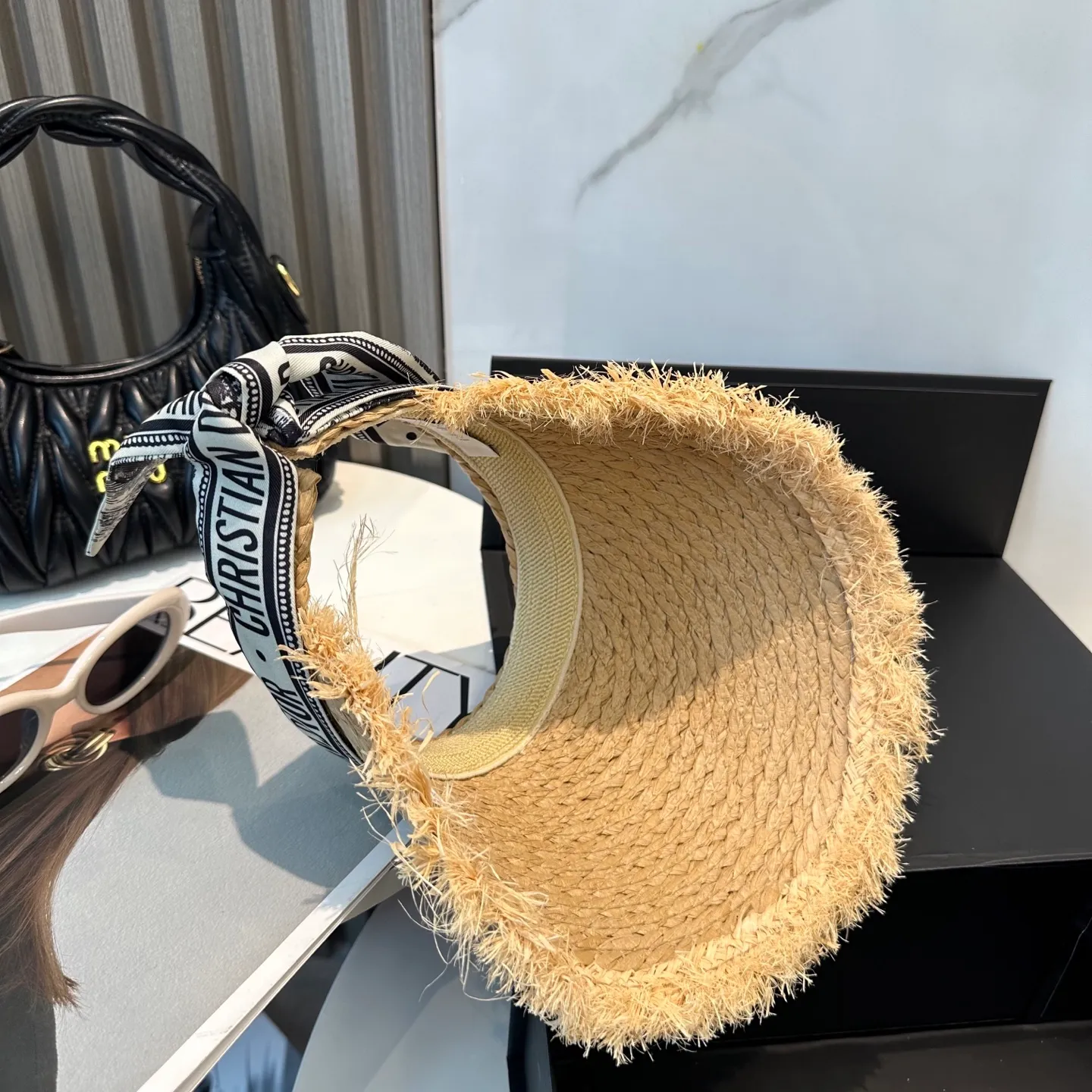 P76 Dior empty top hat, advanced customization, lady style, attention to detail, sun protection and UV protection in summer, a must-have for travel, versatile and good-looking