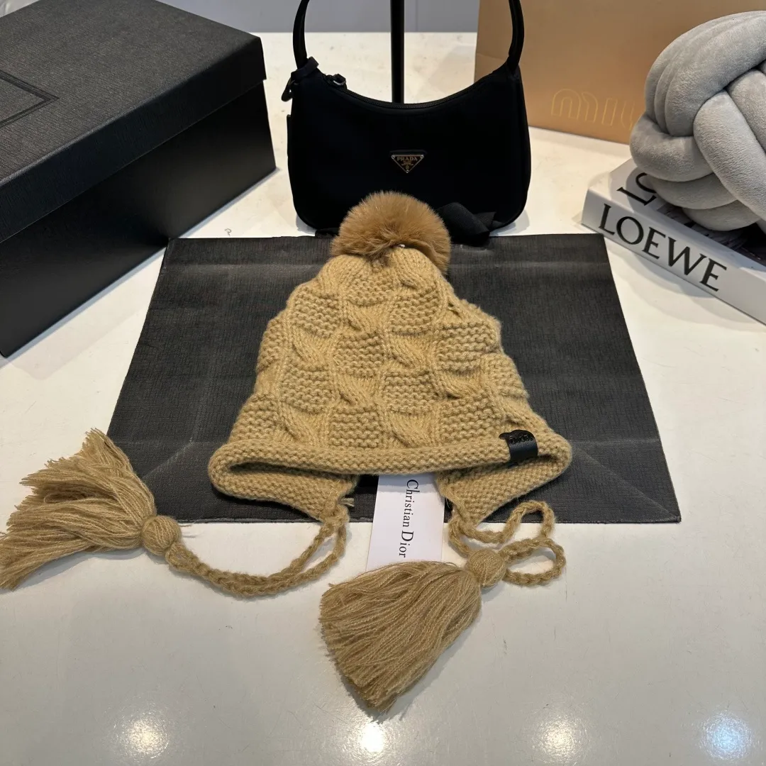 P70 Dior knitted beanie hat