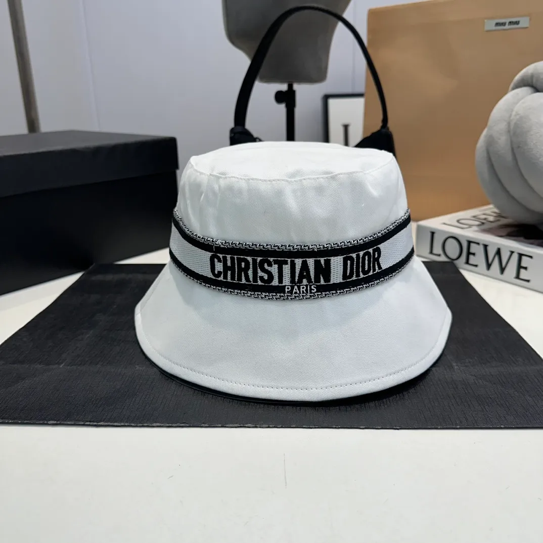 P70 Dior Dior's new original fisherman's hat, exquisite and pure, stylish and stylish, cool and fashionable, out of stock at the counter, popular, great quality