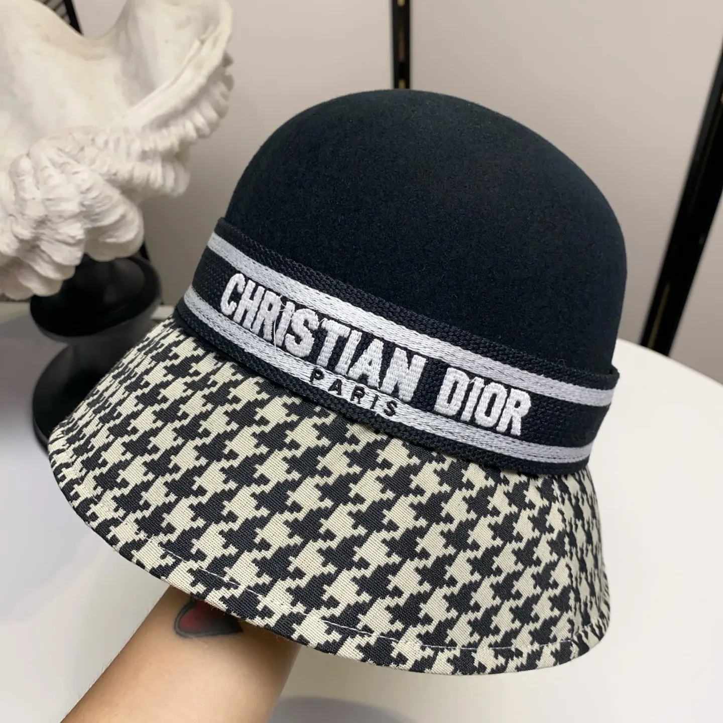 🆕25 autumn and winter style 🍂Dior embroidered webbing wool hat 🐑Elegant and romantic, casually folded ✨Black mixed gray