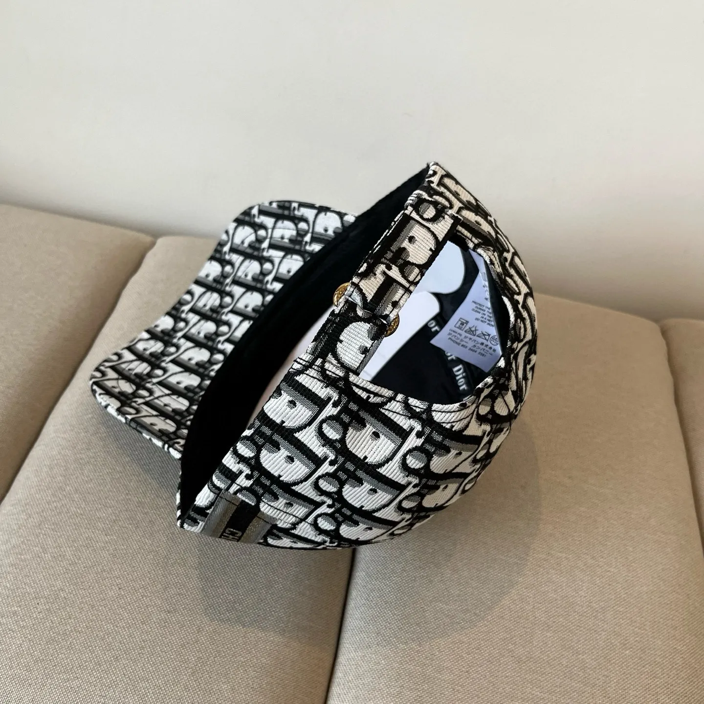 P60 [DIOR Dior] new popular simple baseball cap 🧢, new model shipped, big brand style is super easy to match, hurry up and get it!