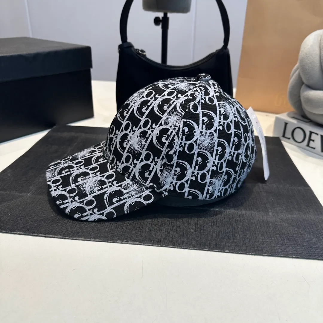 P56 DIOR Dior's new popular simple baseball cap 🧢, new model shipped, big brand style is super easy to match, hurry up and get it!