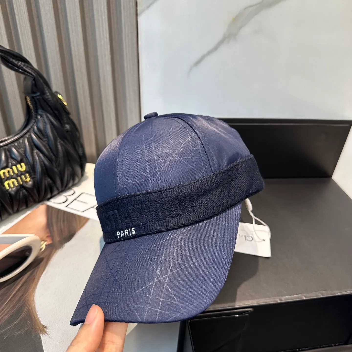 P60 Dior👒 high version web logo baseball cap🧢, super high sun protection index, especially small face, stylish but not soft, can be folded at will, easy to carry🤗