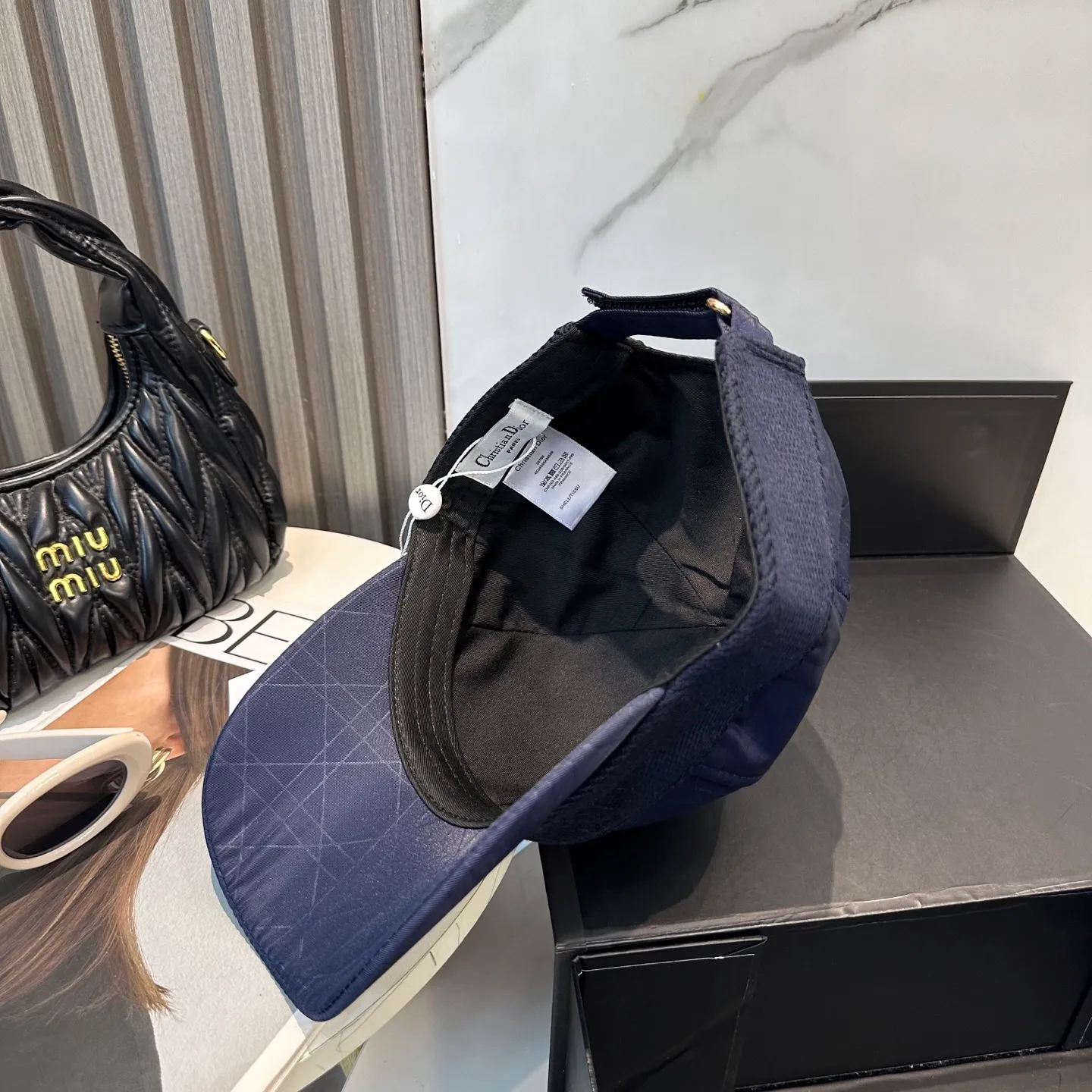 P60 Dior👒 high version web logo baseball cap🧢, super high sun protection index, especially small face, stylish but not soft, can be folded at will, easy to carry🤗