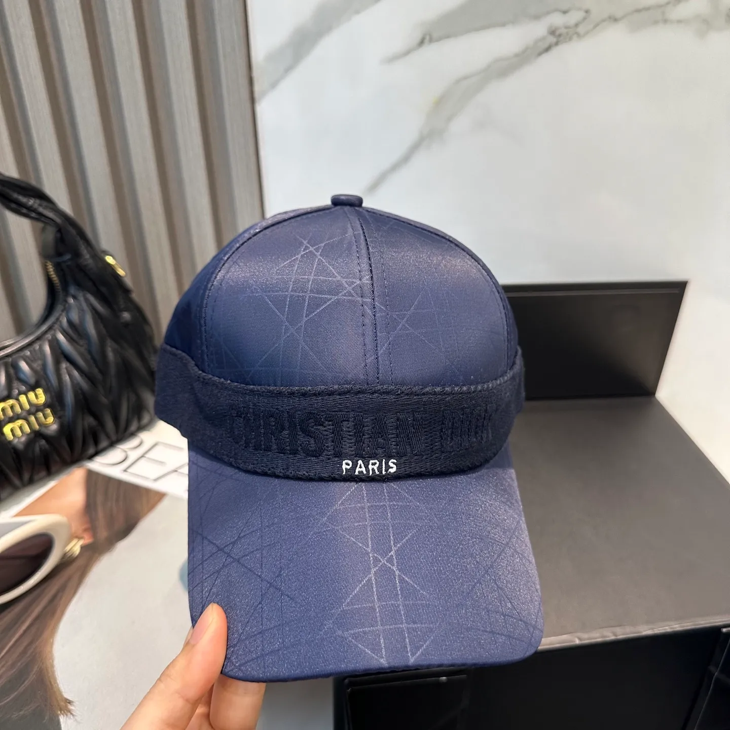 P60 Dior👒 high version web logo baseball cap🧢, super high sun protection index, especially small face, stylish but not soft, can be folded at will, easy to carry🤗