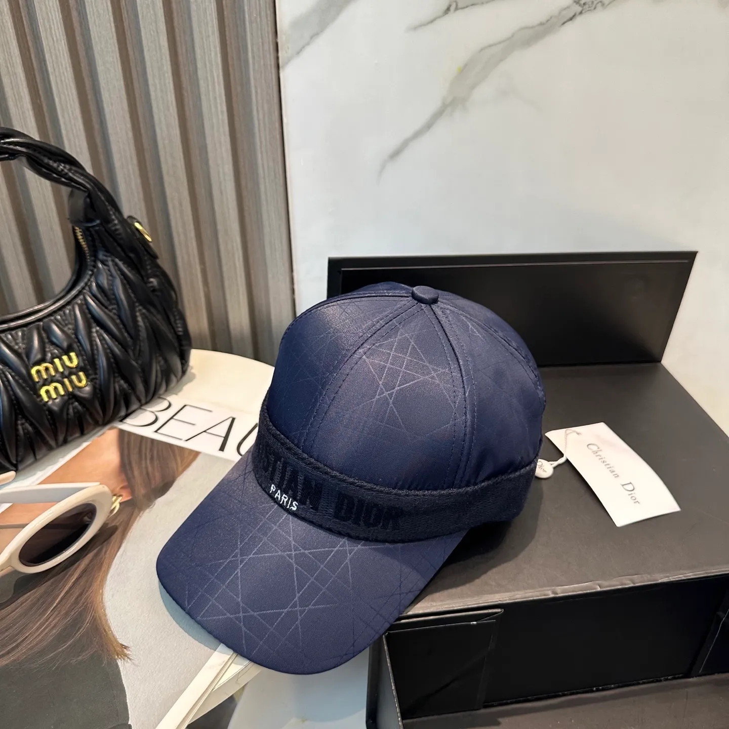 P60 Dior👒 high version web logo baseball cap🧢, super high sun protection index, especially small face, stylish but not soft, can be folded at will, easy to carry🤗