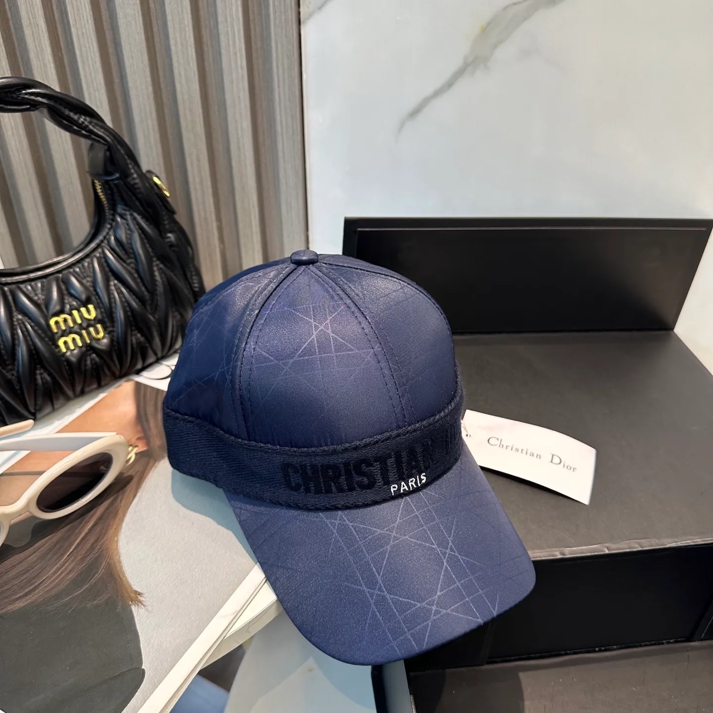 P60 Dior👒 high version web logo baseball cap🧢, super high sun protection index, especially small face, stylish but not soft, can be folded at will, easy to carry🤗