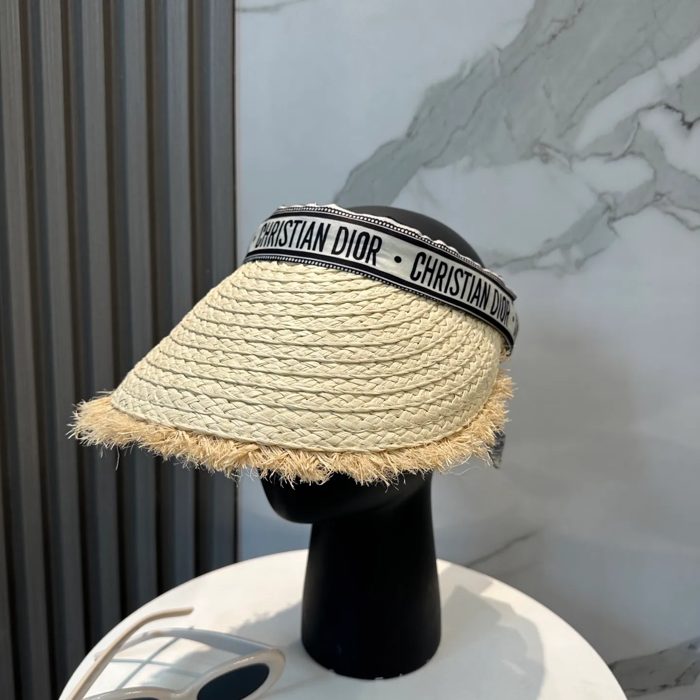 P76 Dior empty top hat, advanced customization, lady style, attention to detail, sun protection and UV protection in summer, a must-have for travel, versatile and good-looking