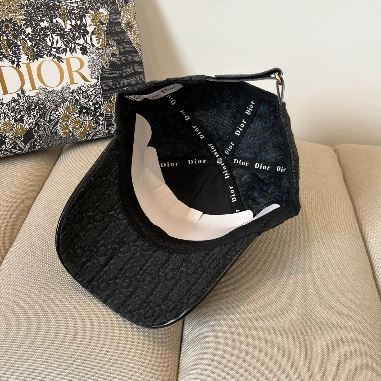 P50 [DIOR Dior] new popular simple baseball cap 🧢, new model shipped, big brand style is super easy to match, hurry up and get it!