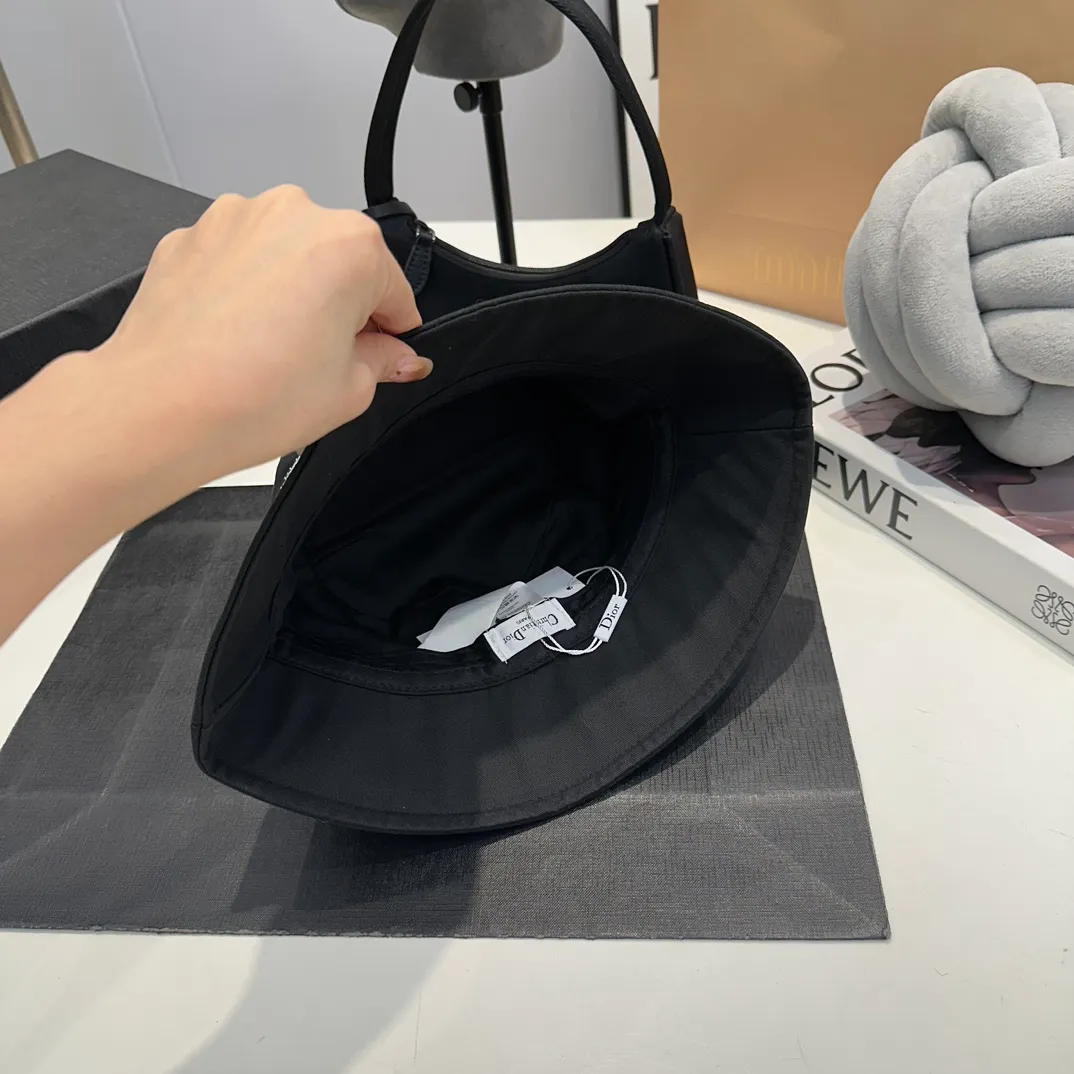 P70 Dior Dior's new original fisherman's hat, exquisite and pure, stylish and stylish, cool and fashionable, out of stock at the counter, popular, great quality