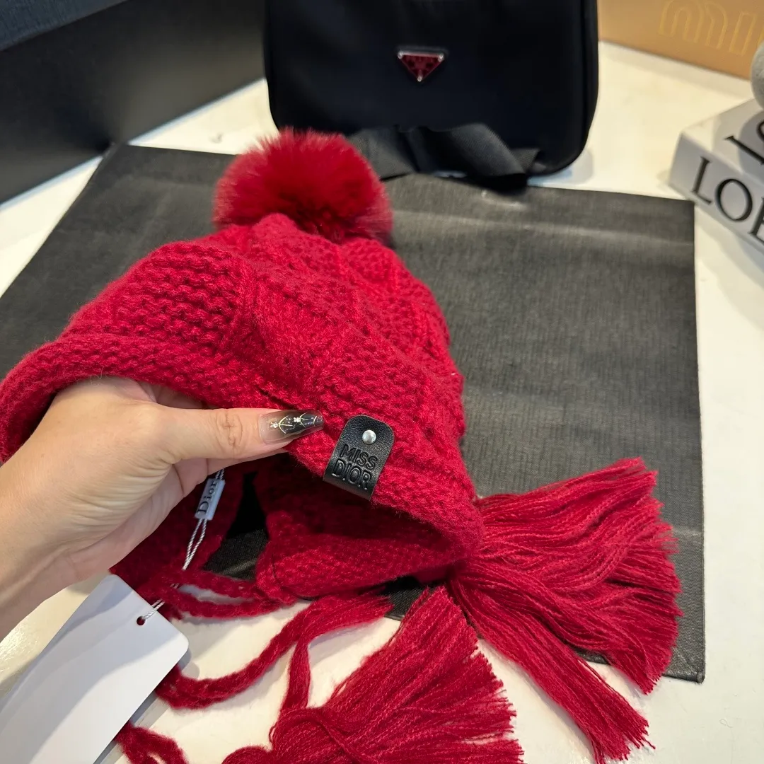 P70 Dior knitted beanie hat