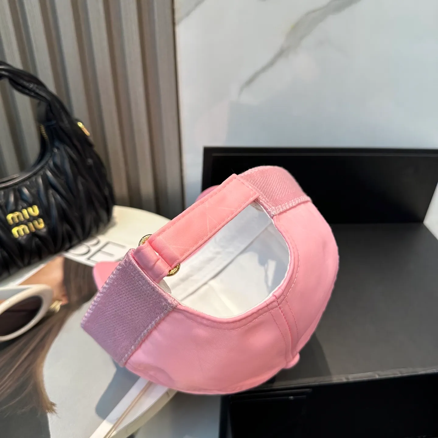 P70 Dior👒 high version webbing logo baseball cap🧢, super high sun protection index, especially small face, stylish but not soft, can be folded at will, easy to carry🤗