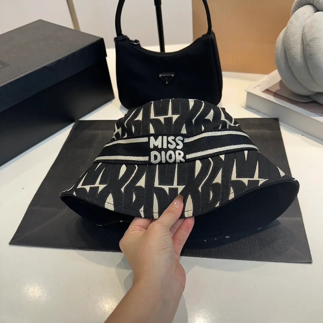 P70 DIOR Dior 2024 new big-name bucket hat ~ simple and elegant, counter synchronization ~ men's and women's styles
