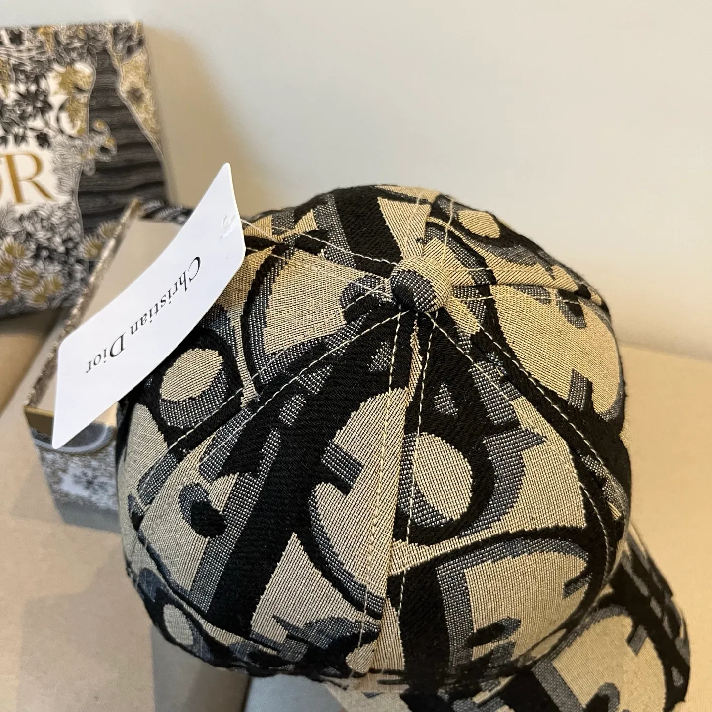 P60 [DIOR Dior] new popular simple baseball cap 🧢, new model shipped, big brand style is super easy to match, hurry up and get it!