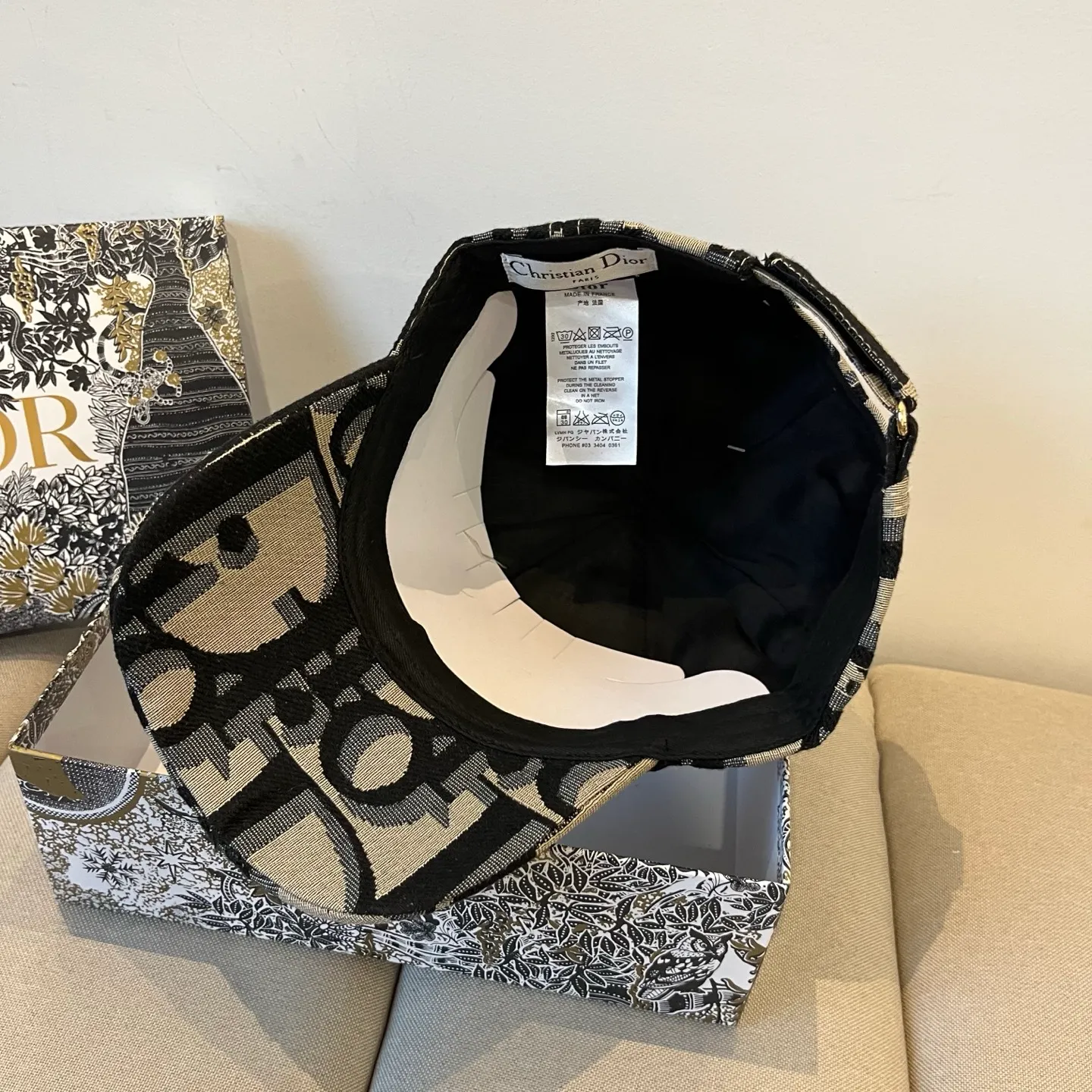 P60 [DIOR Dior] new popular simple baseball cap 🧢, new model shipped, big brand style is super easy to match, hurry up and get it!