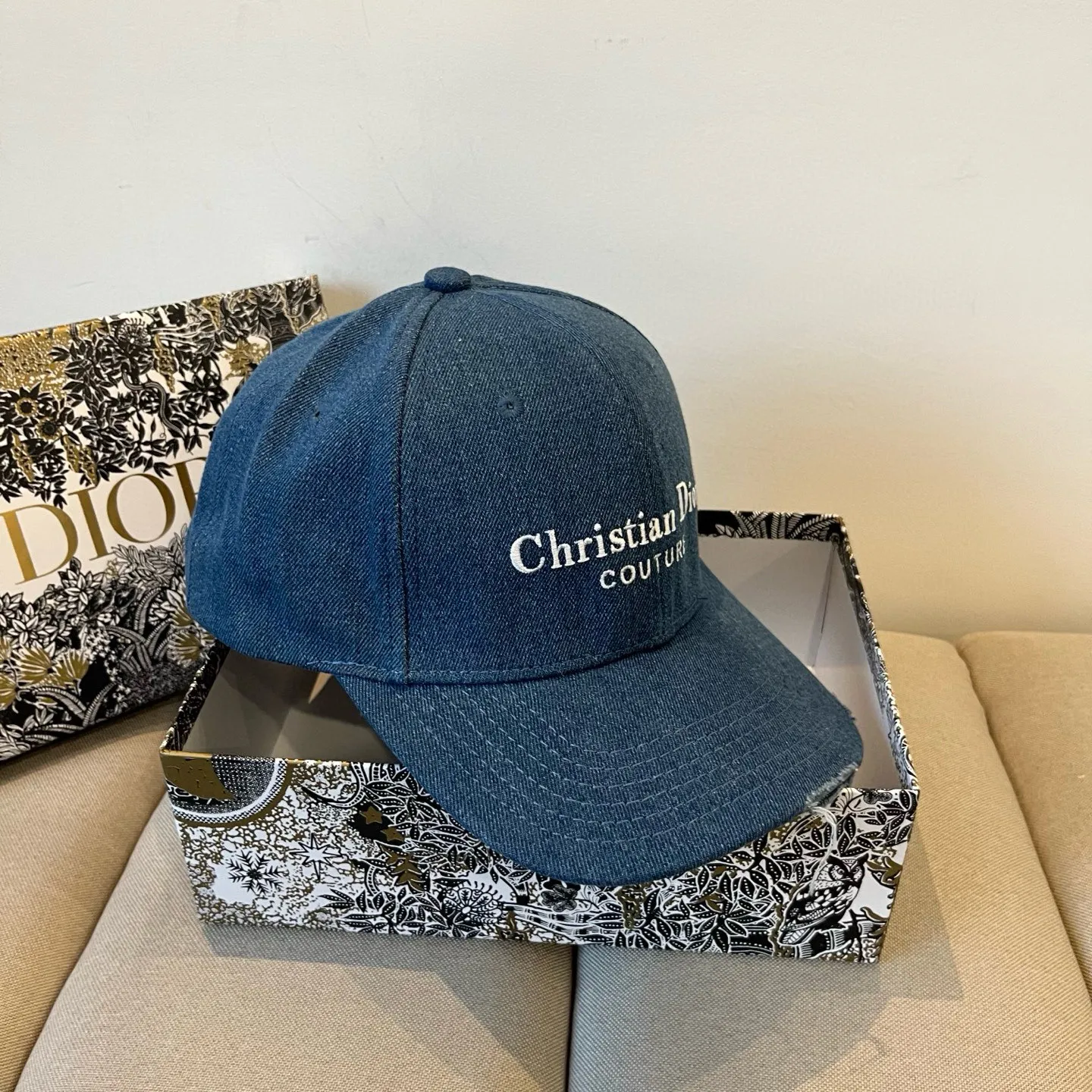 P66 [DIOR Dior] new popular simple baseball cap 🧢, new model shipped, big brand style is super easy to match, hurry up and get it!