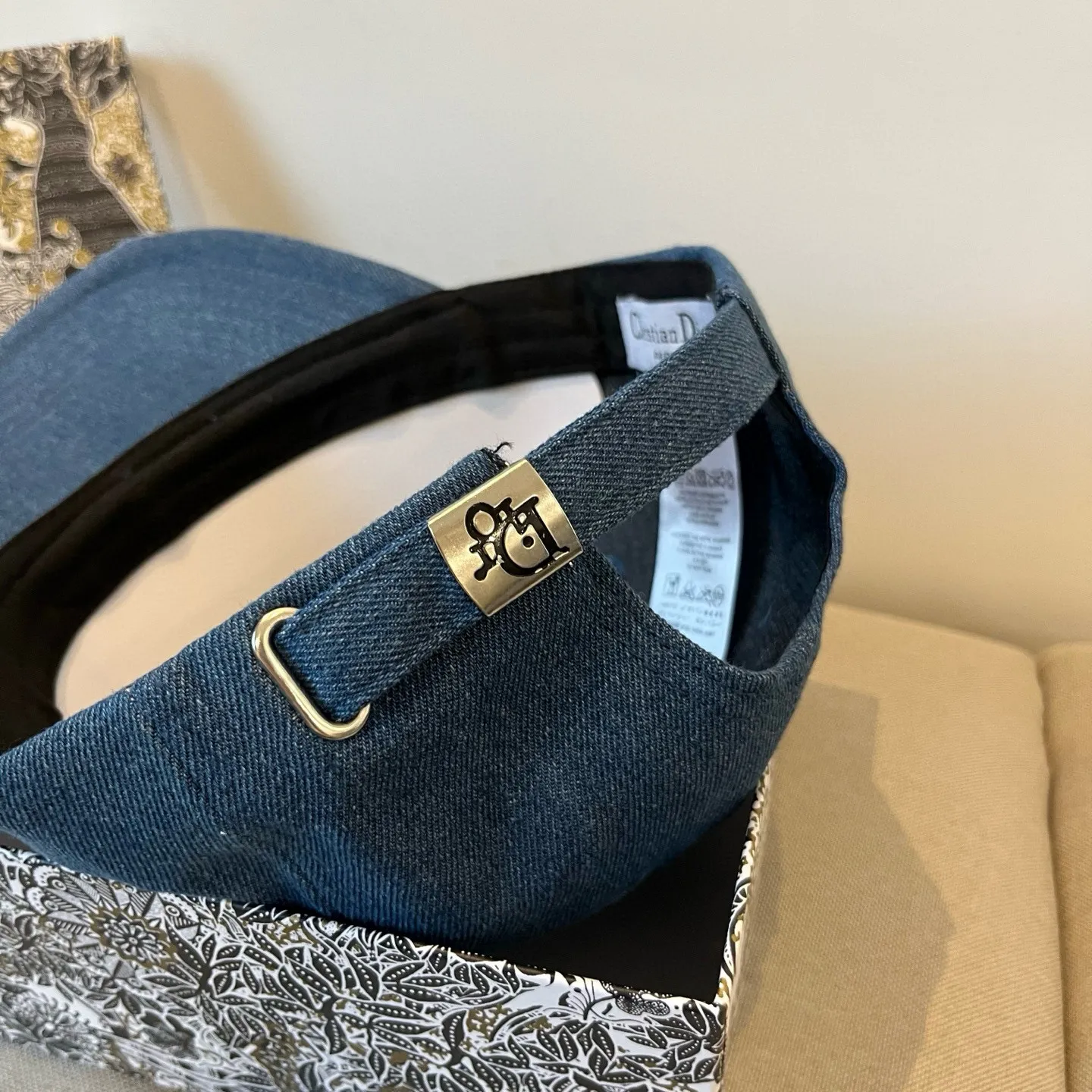 P66 [DIOR Dior] new popular simple baseball cap 🧢, new model shipped, big brand style is super easy to match, hurry up and get it!