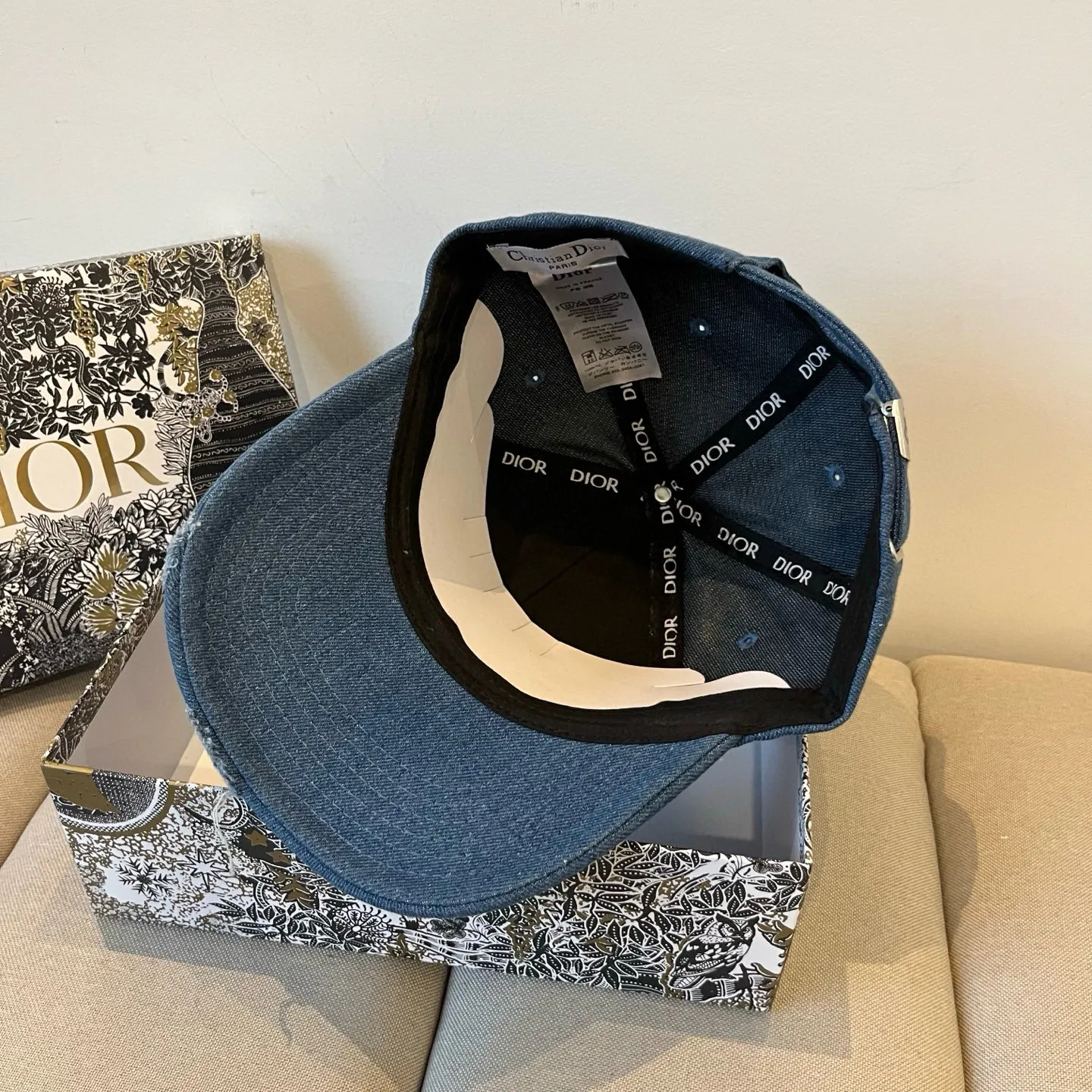 P66 [DIOR Dior] new popular simple baseball cap 🧢, new model shipped, big brand style is super easy to match, hurry up and get it!