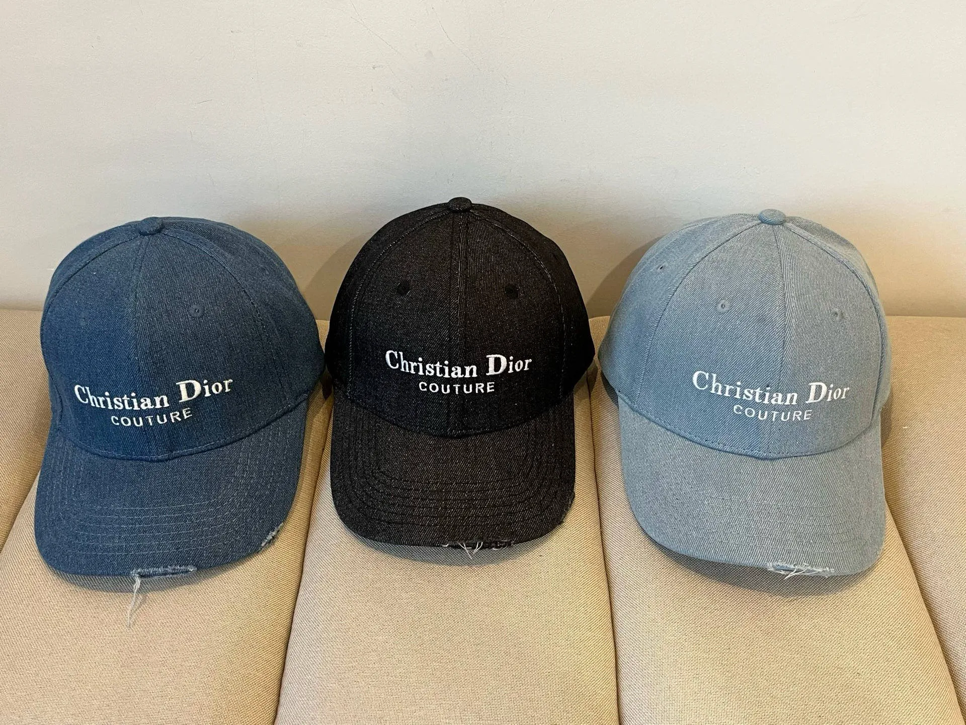 P66 [DIOR Dior] new popular simple baseball cap 🧢, new model shipped, big brand style is super easy to match, hurry up and get it!