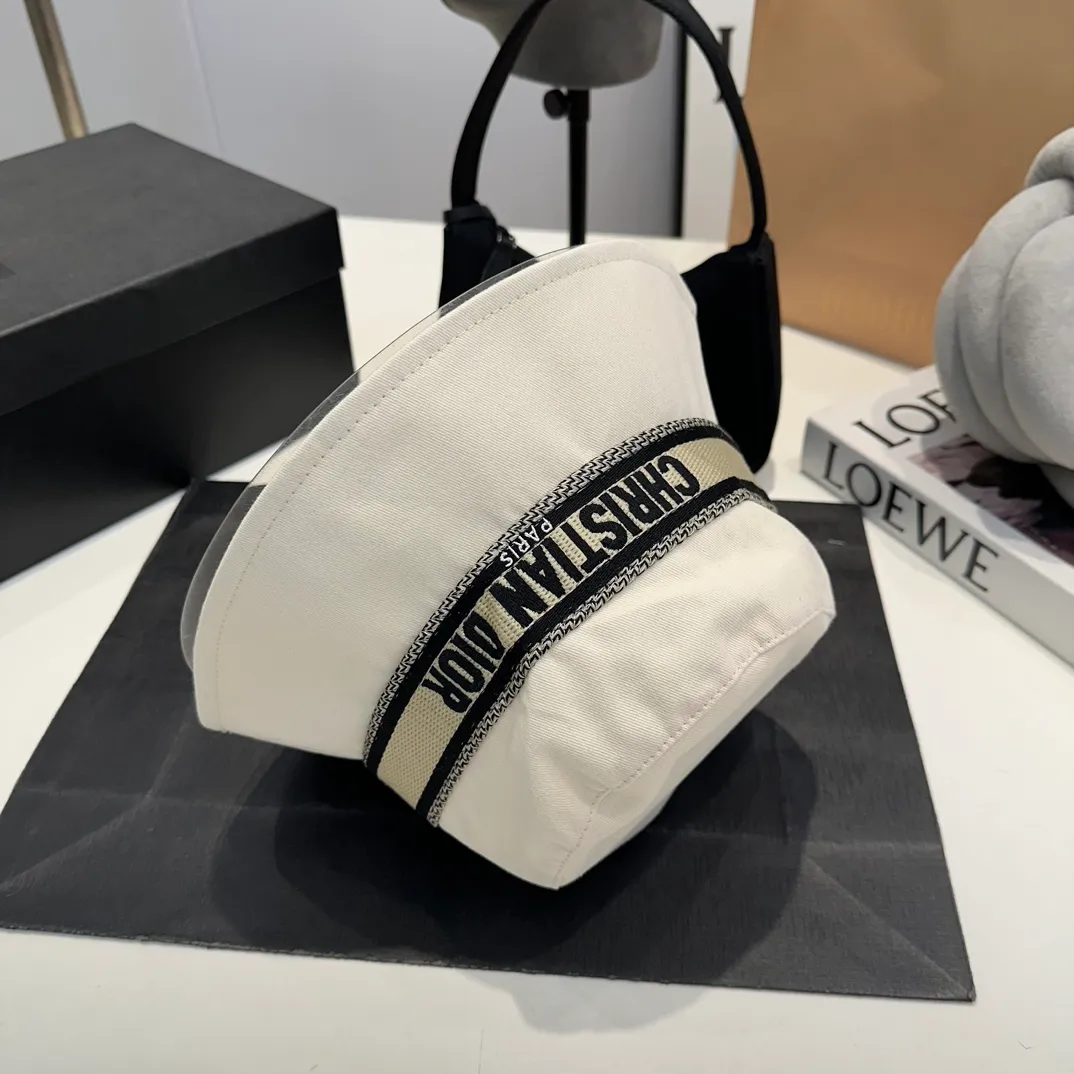 P70 Dior Dior's new original fisherman's hat, exquisite and pure, stylish and stylish, cool and fashionable, out of stock at the counter, popular, great quality