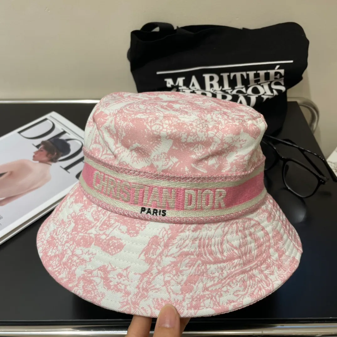 P90 original order quality [Dior DIOR] official website is online at the same time. The new Korean version of landscape painting, heavy industry customization, 1:1 original order quality, unisex fisherman hat, linen geological fabric, original quality counter🔥🔥🔥