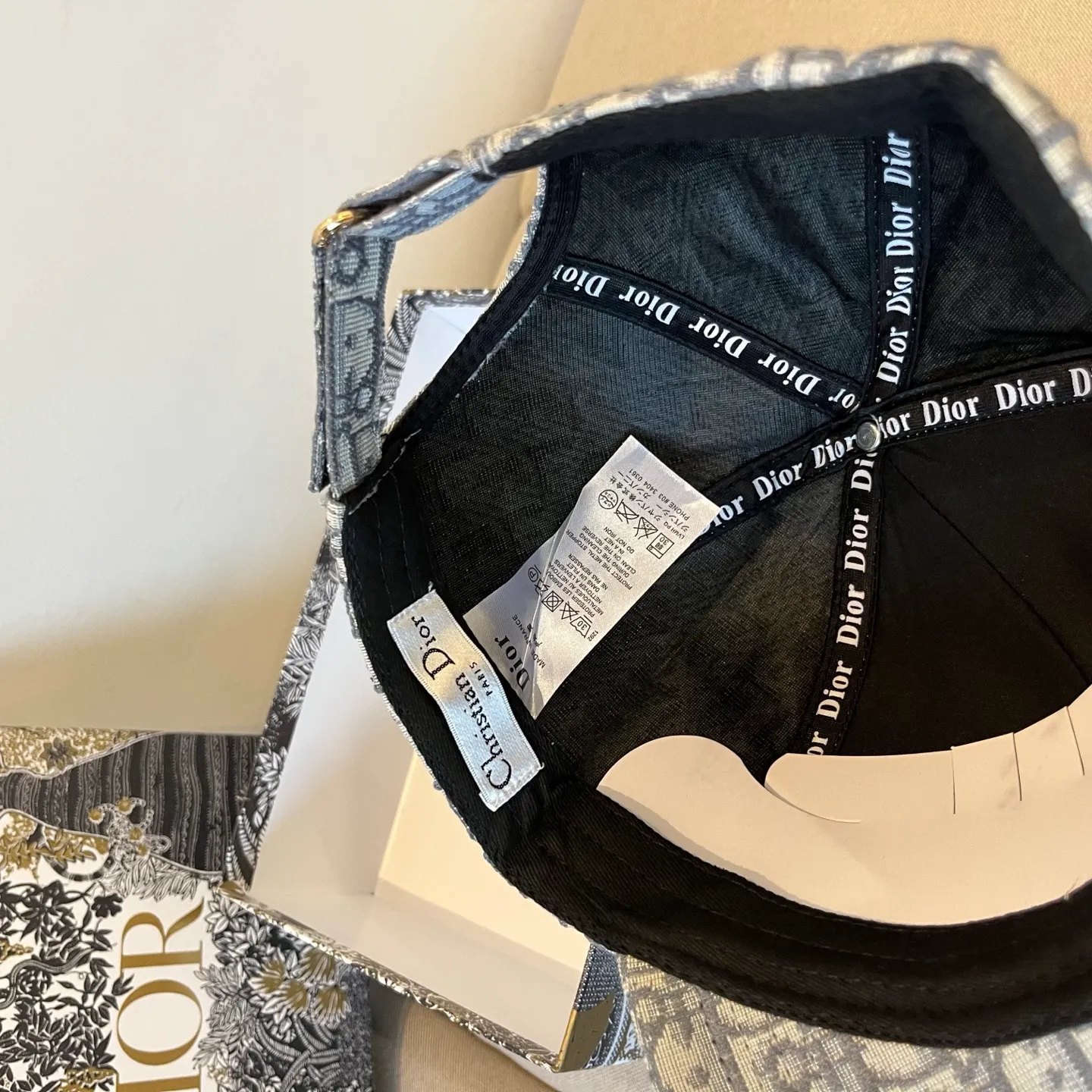 P60 [DIOR Dior] new popular simple baseball cap 🧢, new model shipped, big brand style is super easy to match, hurry up and get it!