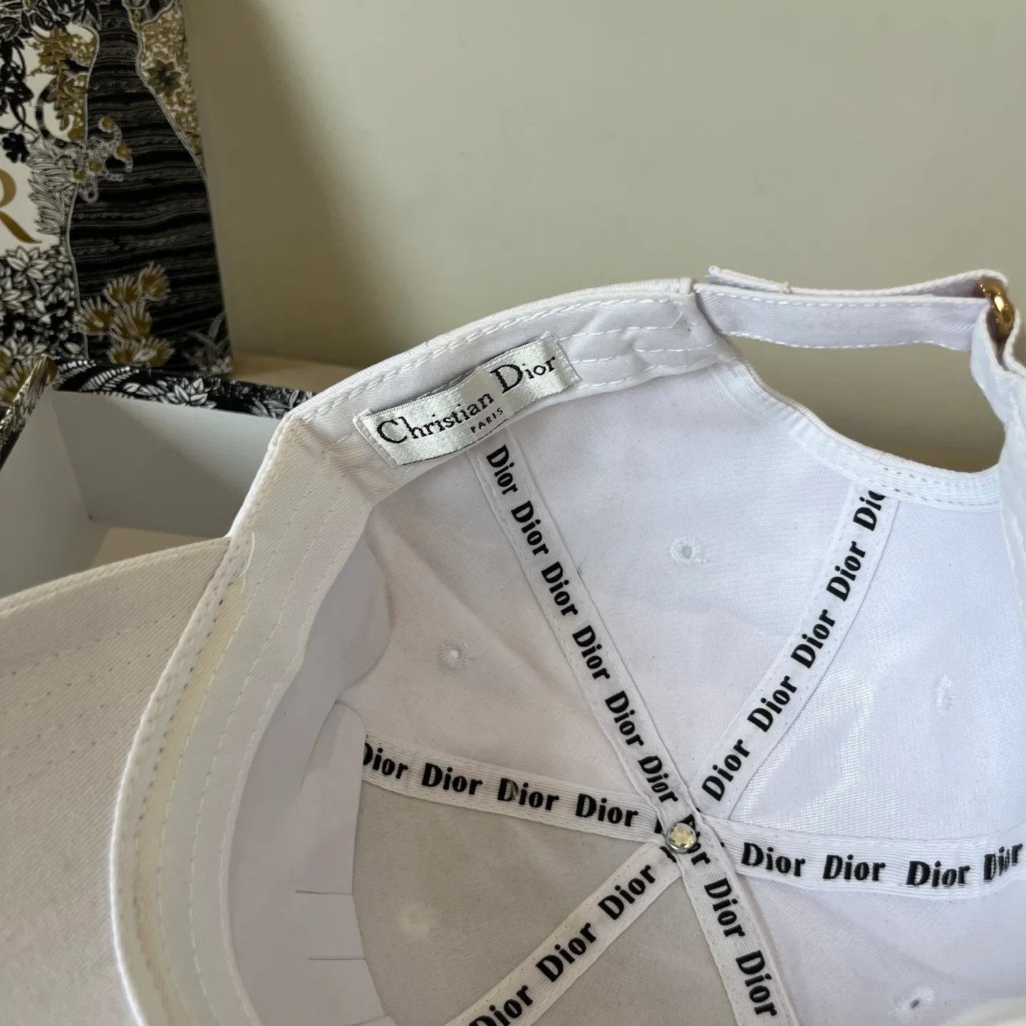P60 [DIOR Dior] new popular simple baseball cap 🧢, new model shipped, big brand style is super easy to match, hurry up and get it!