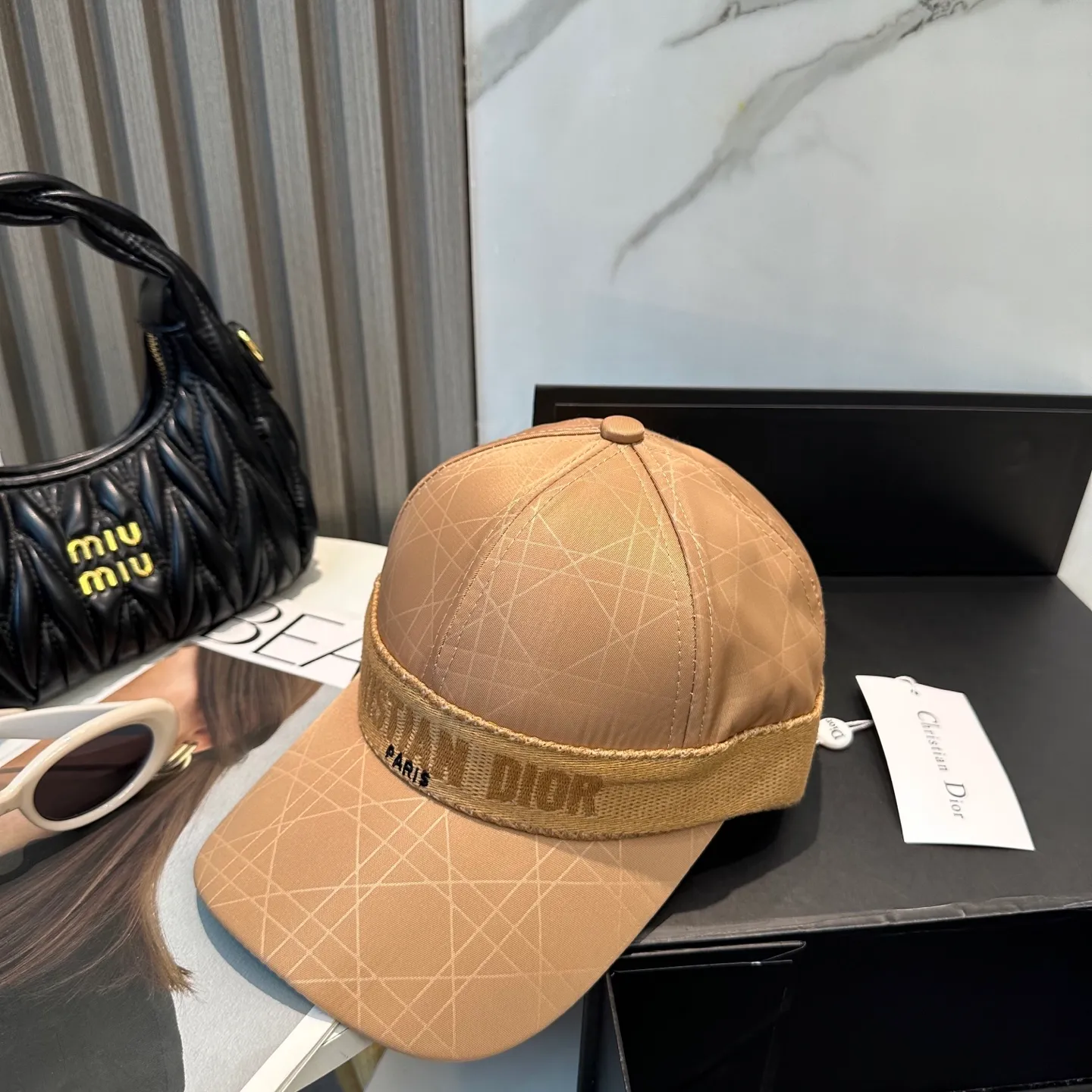 P70 Dior👒 high version webbing logo baseball cap🧢, super high sun protection index, especially small face, stylish but not soft, can be folded at will, easy to carry🤗