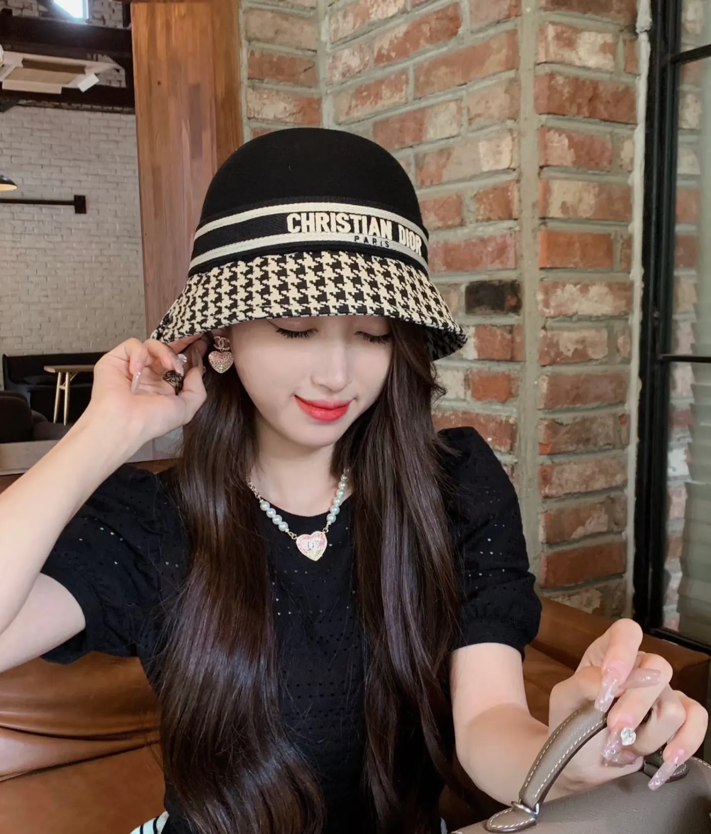 🆕25 autumn and winter style 🍂Dior embroidered webbing wool hat 🐑Elegant and romantic, casually folded ✨Black mixed gray