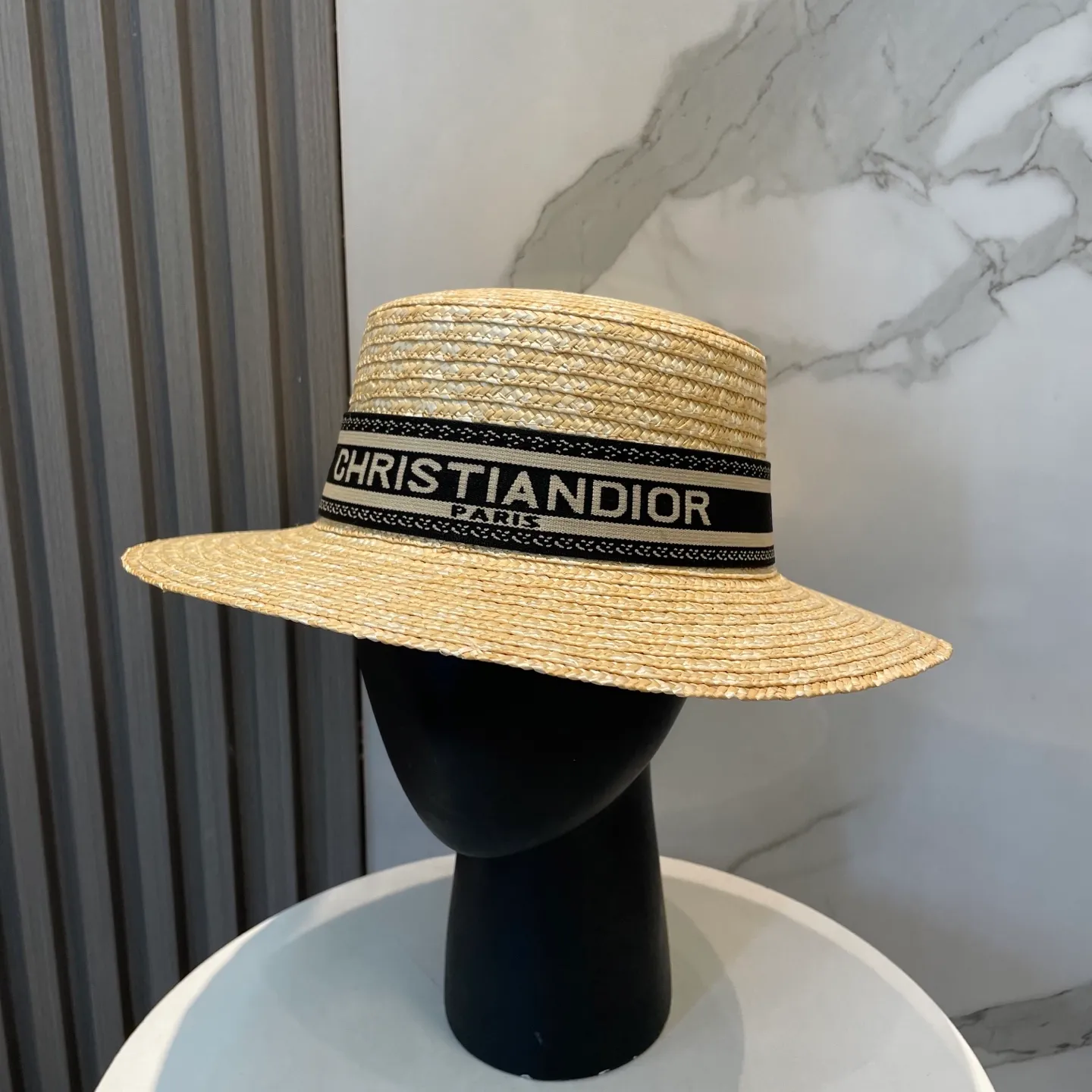 P80 Dior2025 new straw hat, advanced customization, lady style, attention to detail, sun protection and UV protection in summer, a must-have for travel, versatile and good-looking