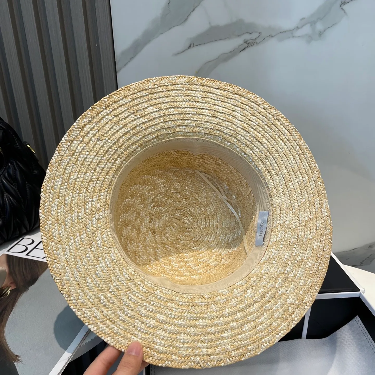 P80 Dior2025 new straw hat, advanced customization, lady style, attention to detail, sun protection and UV protection in summer, a must-have for travel, versatile and good-looking