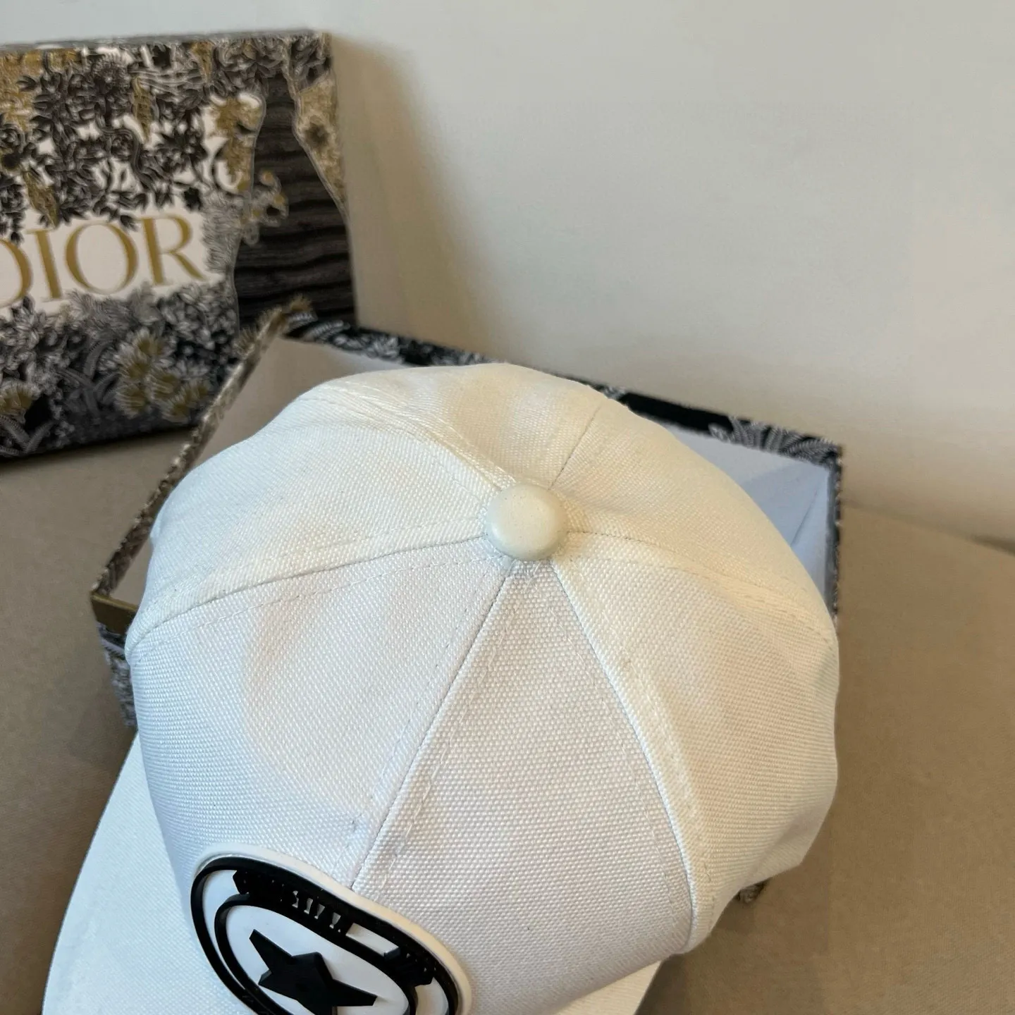 P66 [DIOR Dior] new popular simple baseball cap 🧢, new model shipped, big brand style is super easy to match, hurry up and get it!