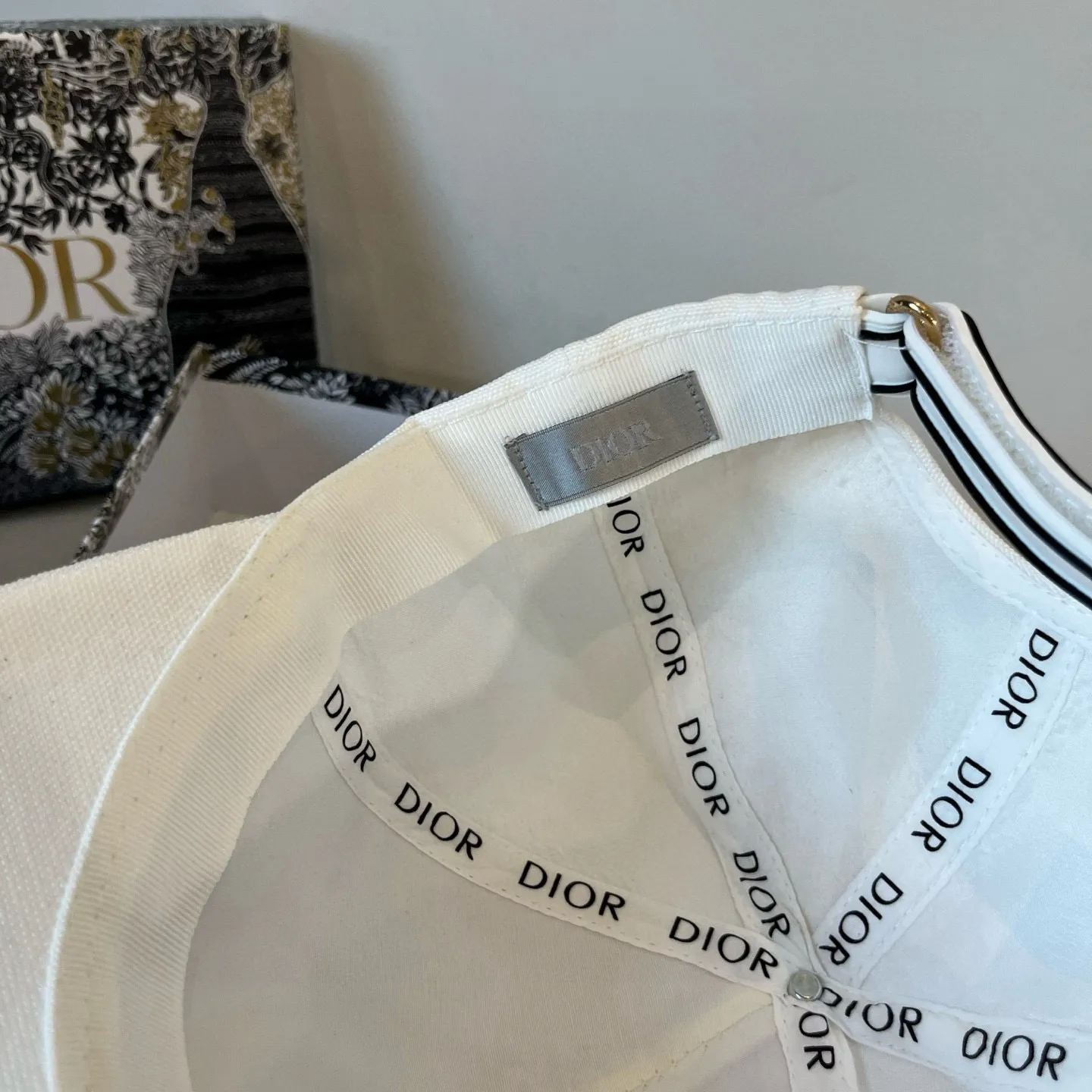 P66 [DIOR Dior] new popular simple baseball cap 🧢, new model shipped, big brand style is super easy to match, hurry up and get it!