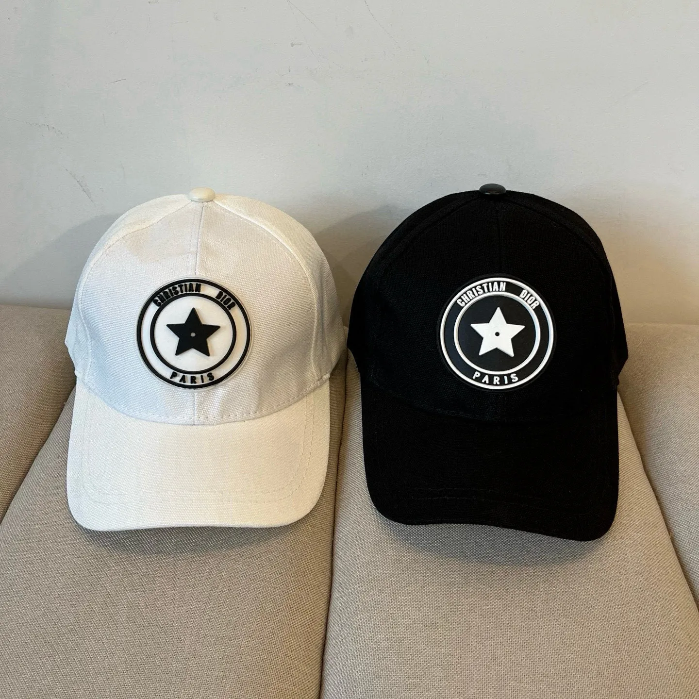 P66 [DIOR Dior] new popular simple baseball cap 🧢, new model shipped, big brand style is super easy to match, hurry up and get it!