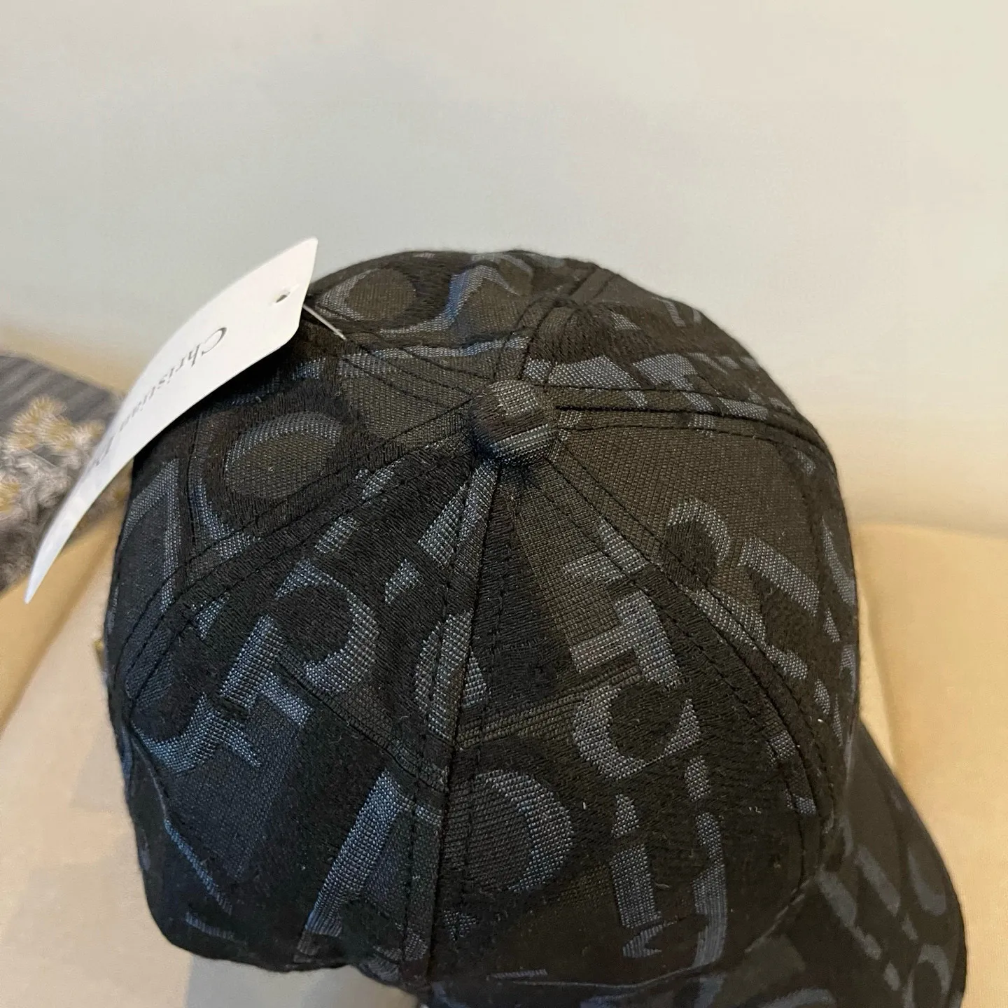 P60 [DIOR Dior] new popular simple baseball cap 🧢, new model shipped, big brand style is super easy to match, hurry up and get it!