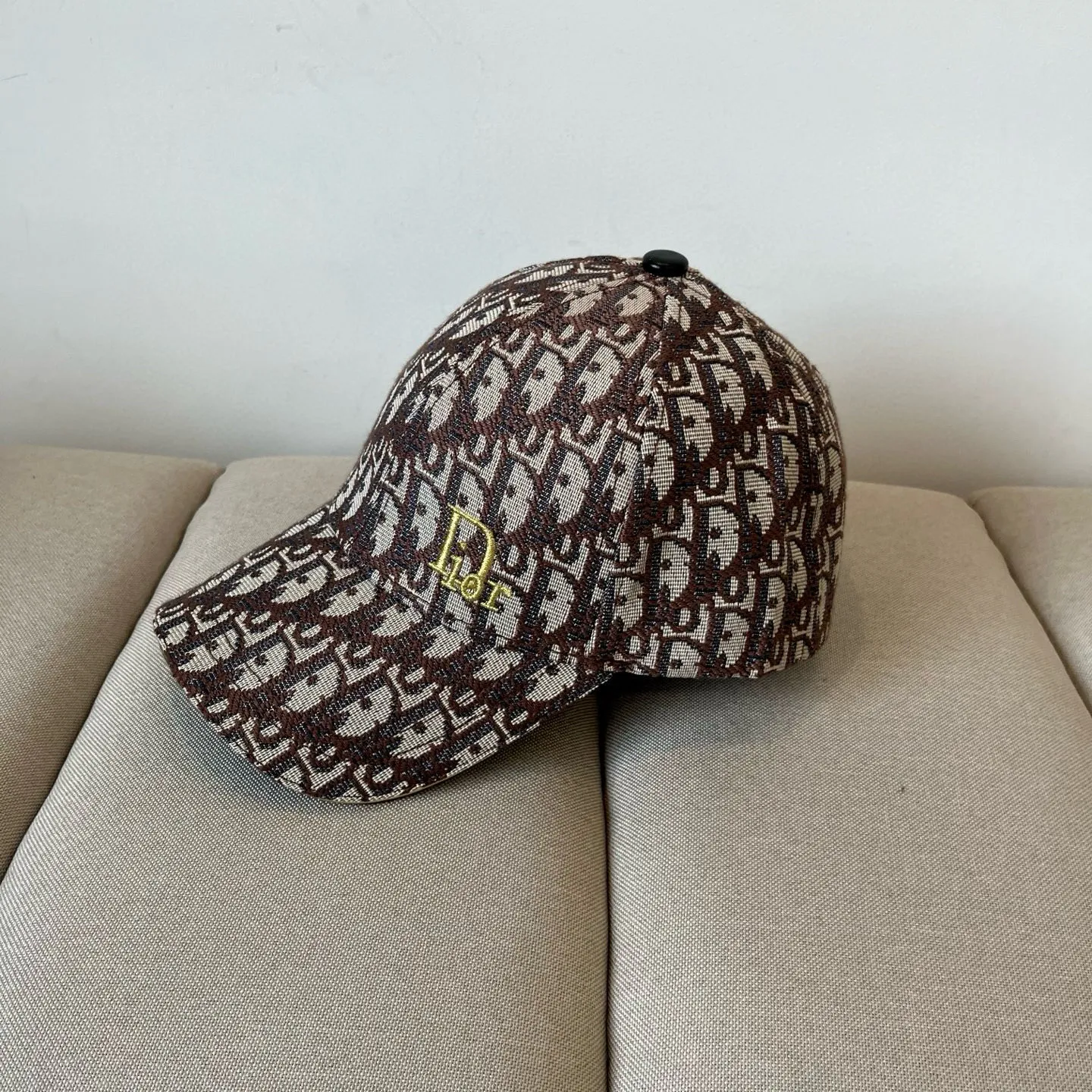 P60 [DIOR Dior] new popular simple baseball cap 🧢, new model shipped, big brand style is super easy to match, hurry up and get it!