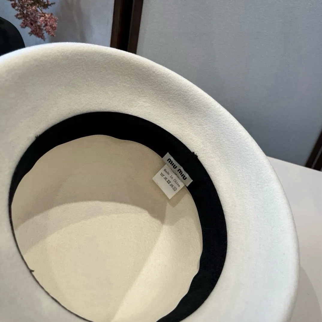 💰220¥ White Dior new autumn and winter wool basin hat, 100% wool fabric%, head circumference 57cm