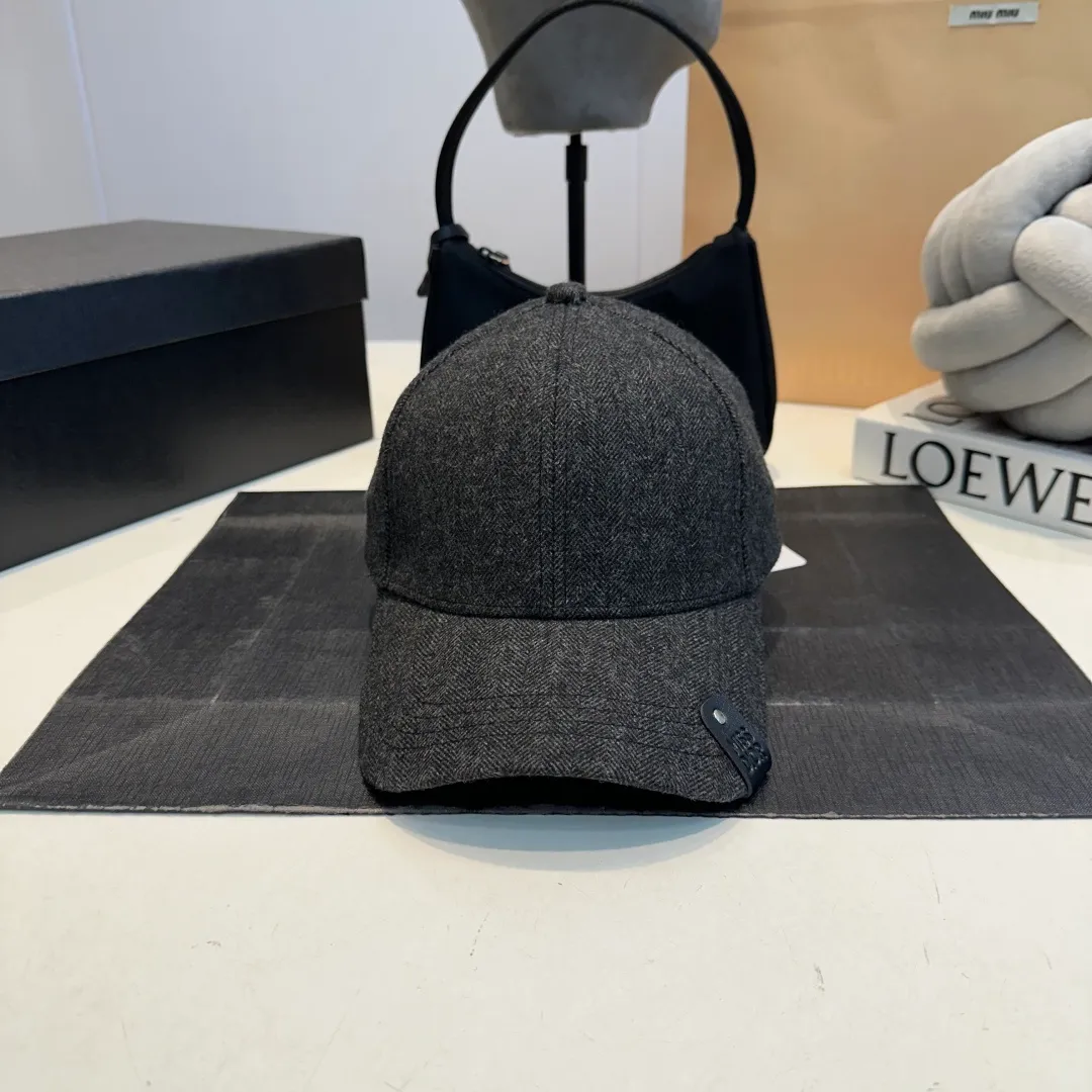 P70 DIOR Dior's new popular simple baseball cap 🧢, new model shipped, big brand style is super easy to match, hurry up and get it!