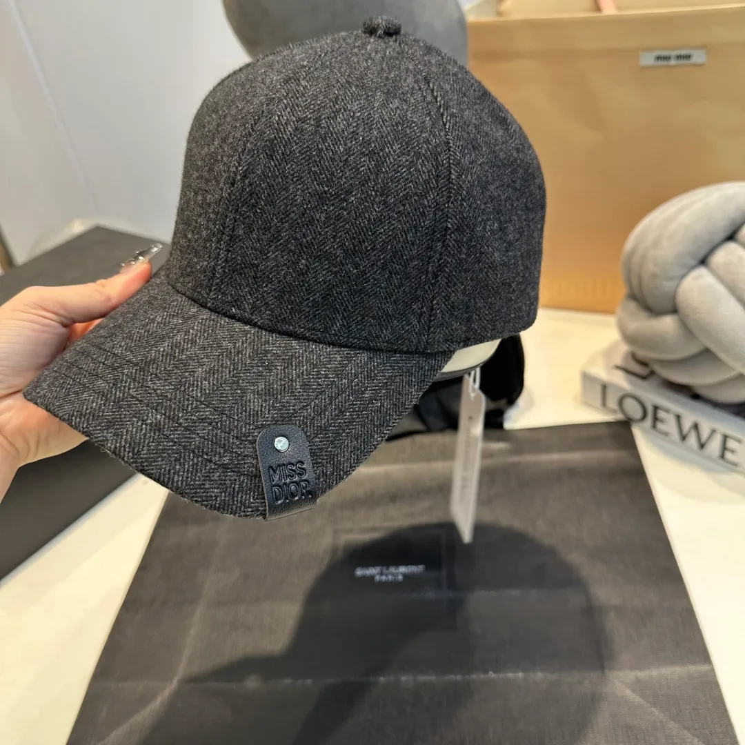 P70 DIOR Dior's new popular simple baseball cap 🧢, new model shipped, big brand style is super easy to match, hurry up and get it!