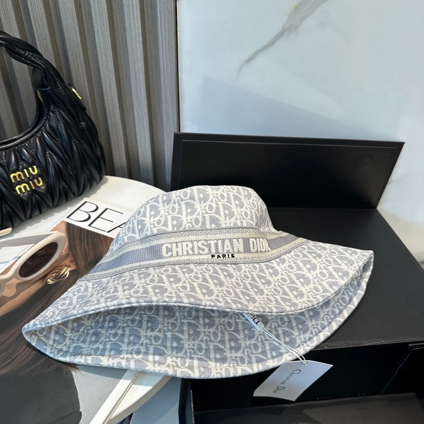 P86 👒Dior👒 😍The latest double-sided embroidered Dior logo fisherman hat from the official website, with super high sun protection index, especially for a small face, stylish and not soft, can be folded at will, easy to carry🤗