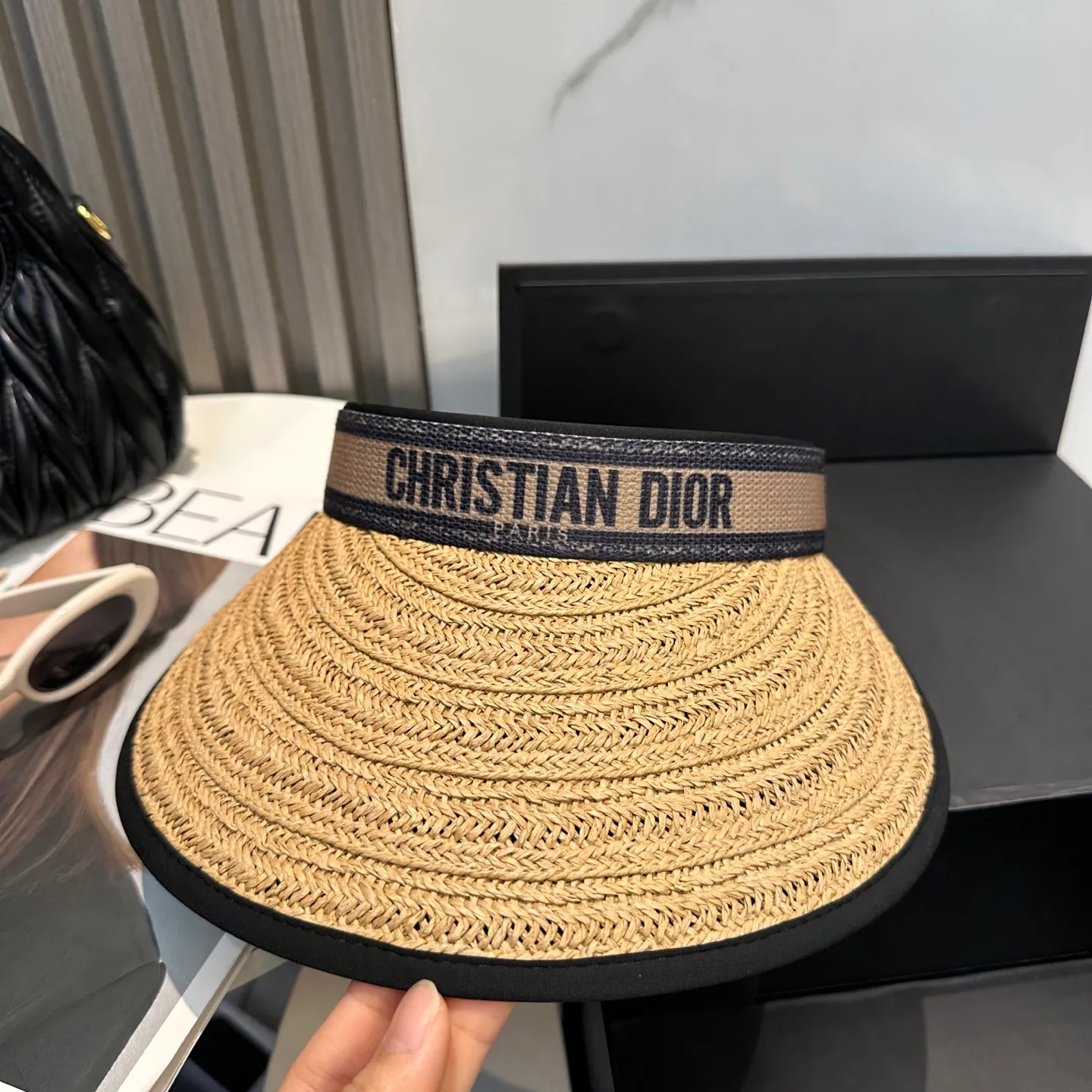 P80💛 Comes with dust bag Dior 2025 new sun visor hollow top headband hat, 🔆 versatile sun visor ~ a great tool for casual outings, a huge anti-scratch! Love it so much 💕